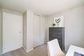 33 Groveland Crescent