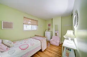 33 Groveland Crescent