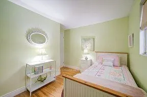 33 Groveland Crescent