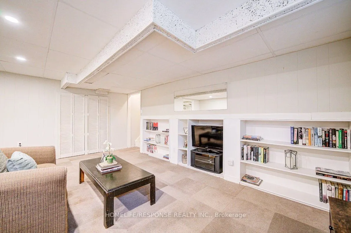 33 Groveland Crescent