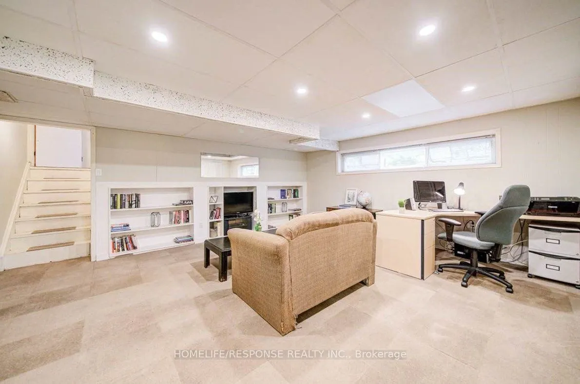 33 Groveland Crescent