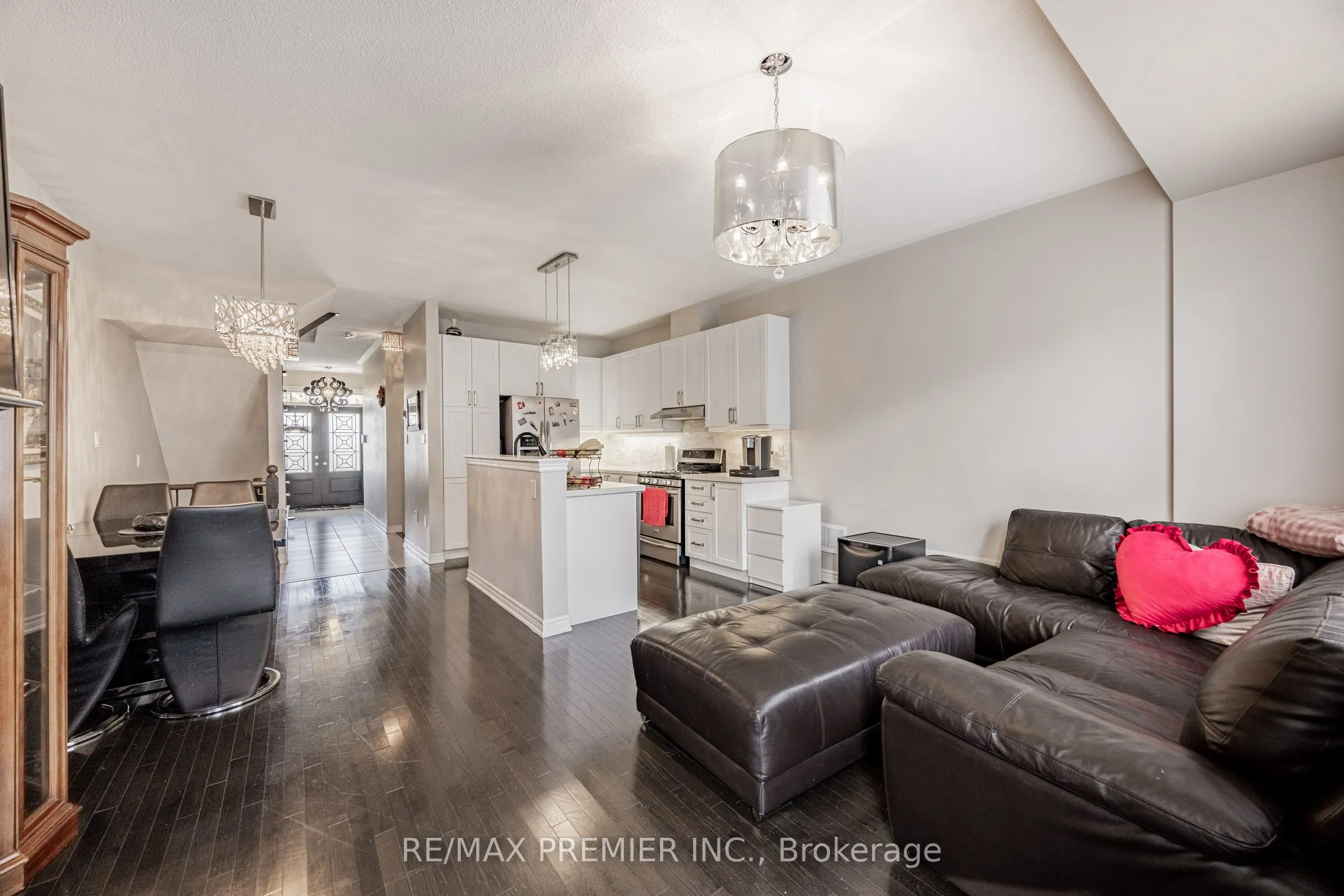 935 Transom Crescent