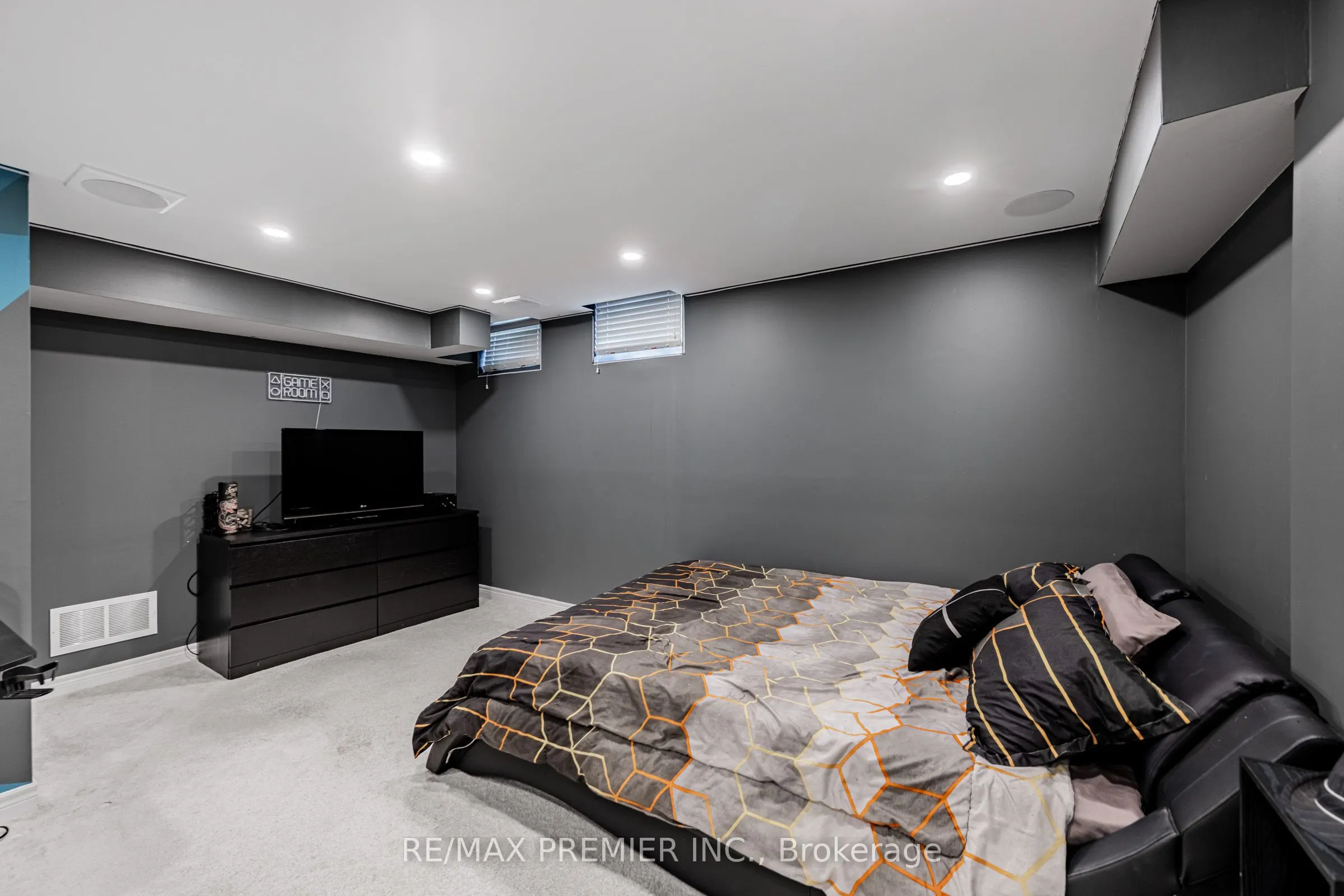 935 Transom Crescent