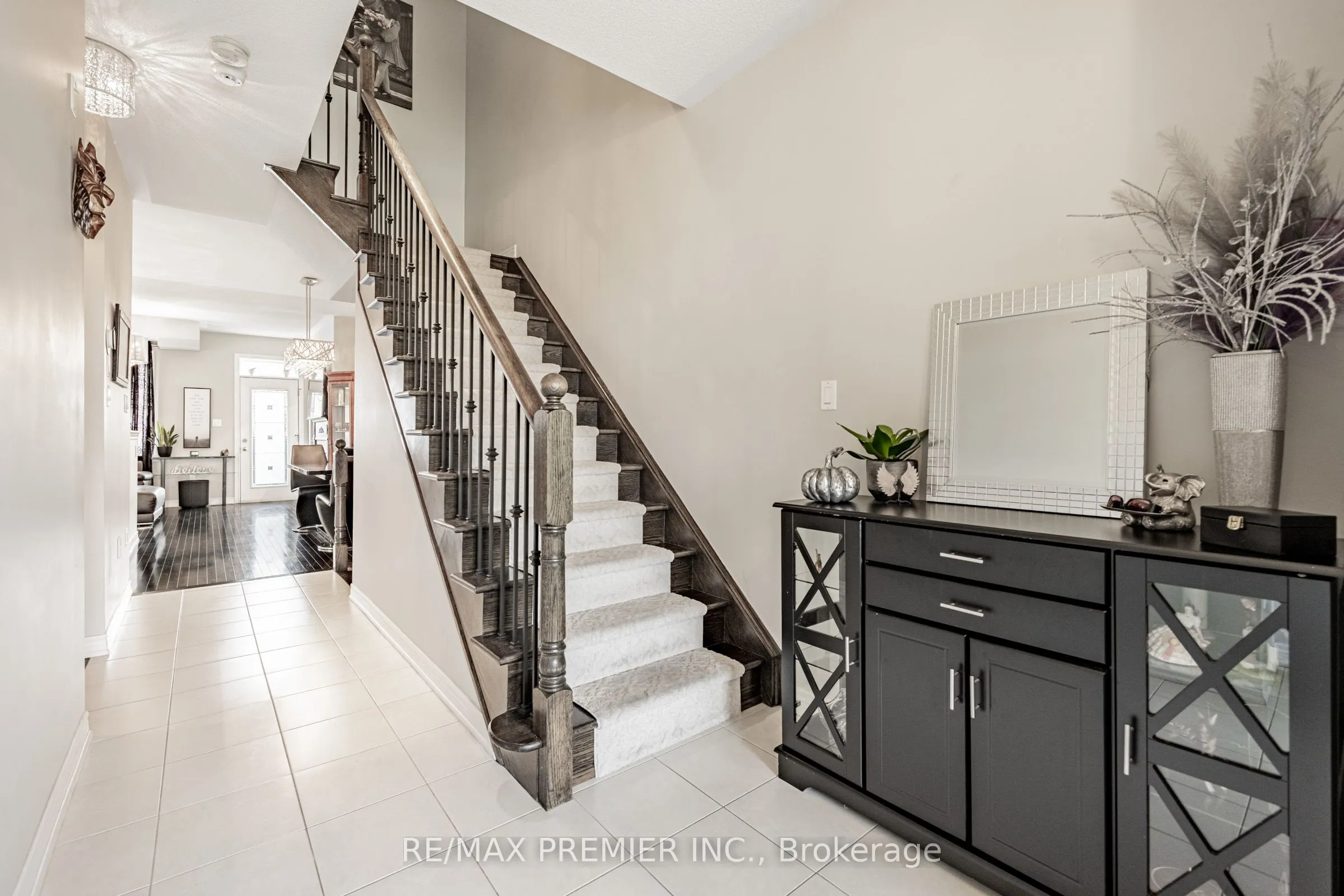 935 Transom Crescent