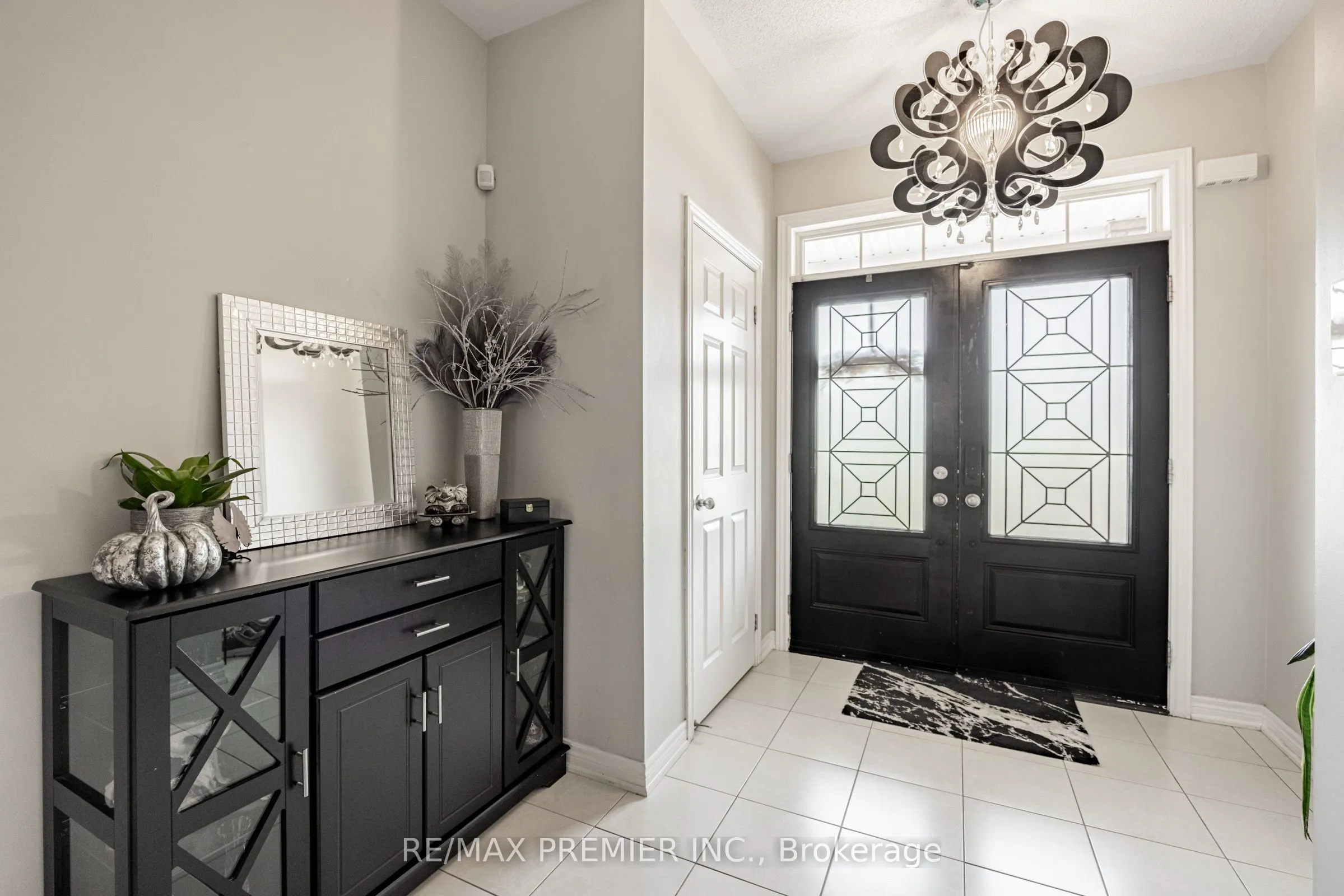 935 Transom Crescent