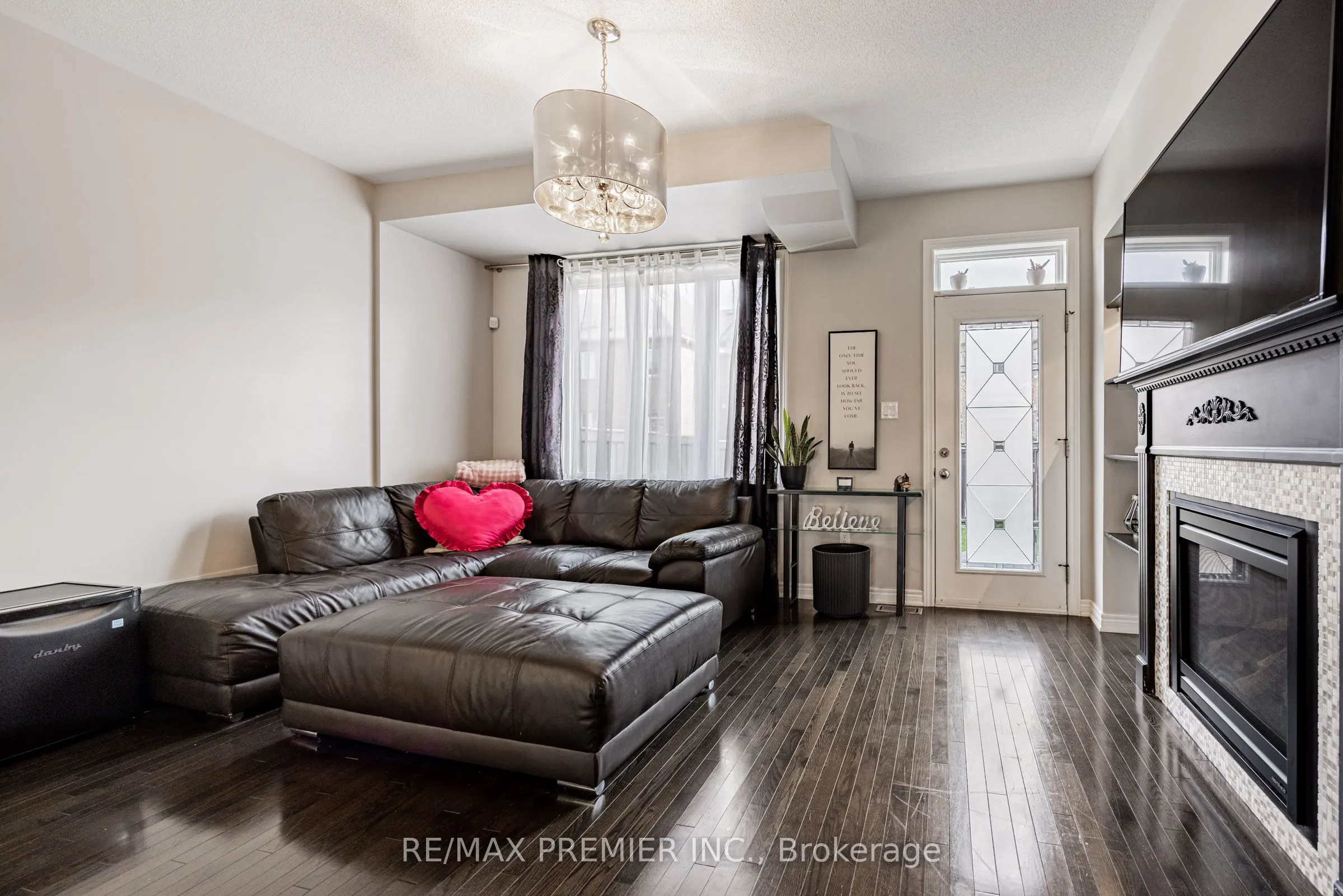 935 Transom Crescent