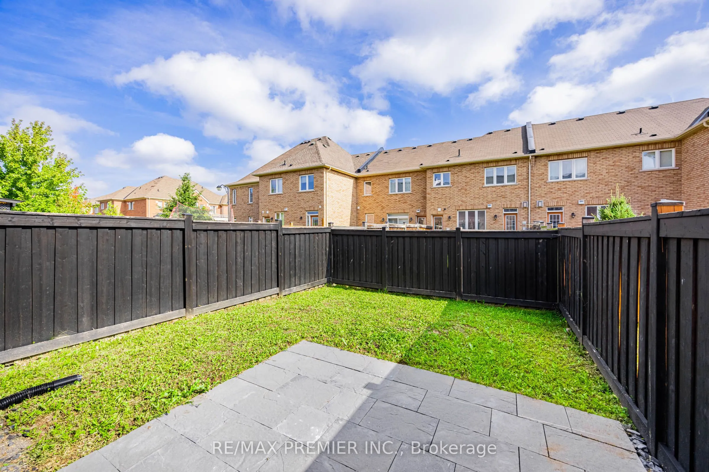 935 Transom Crescent