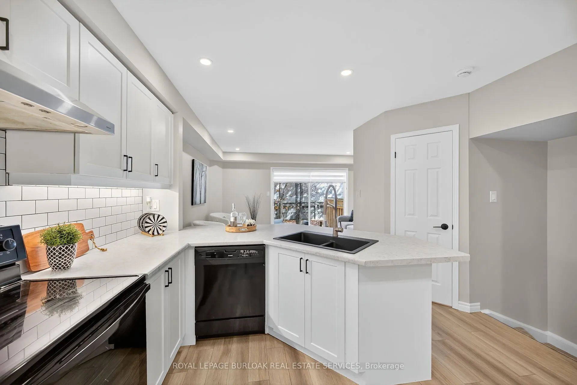 2015 Cleaver Avenue, #28