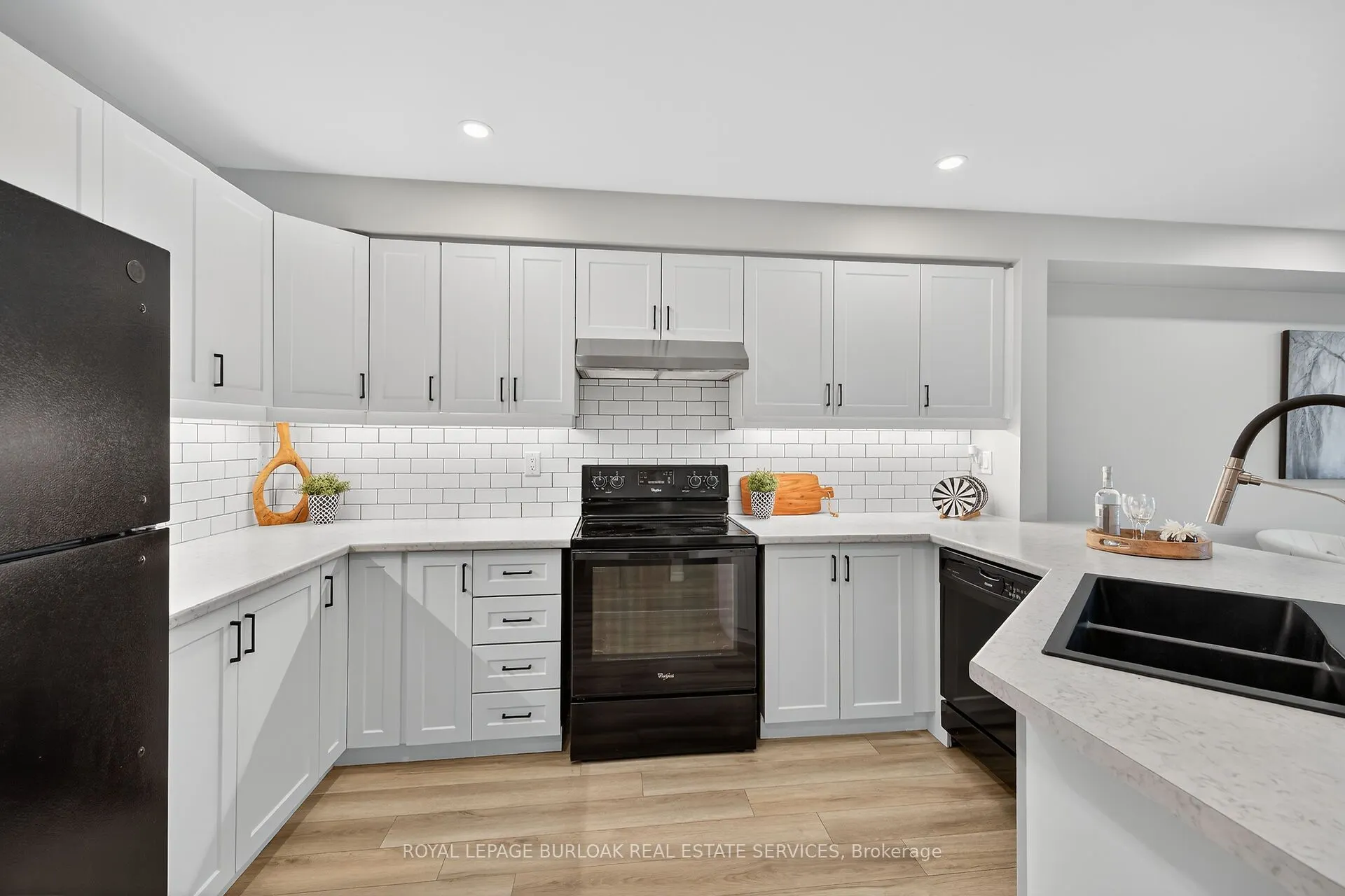 2015 Cleaver Avenue, #28