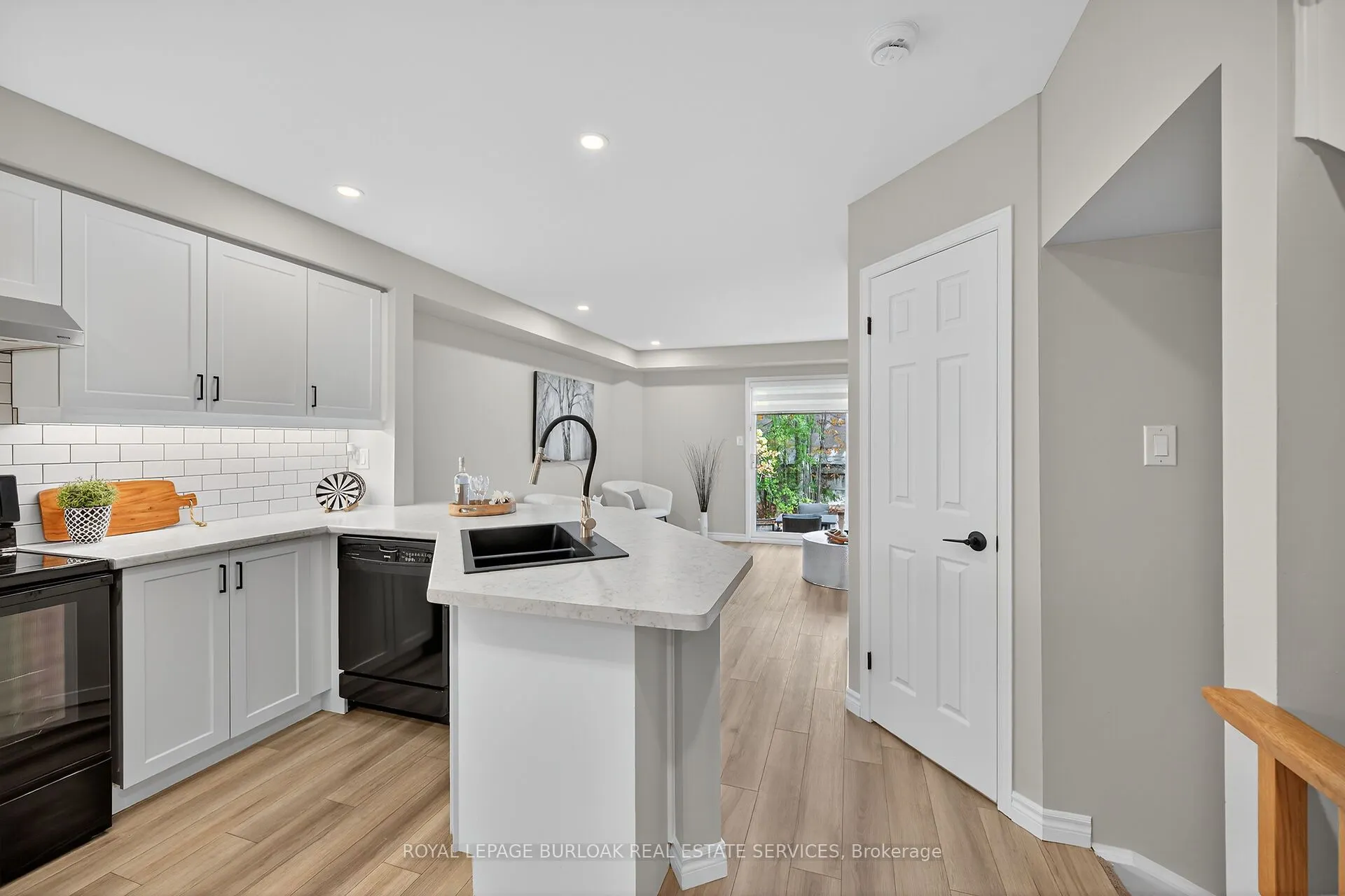 2015 Cleaver Avenue, #28