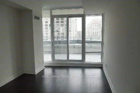 2240 Lake Shore Boulevard W, #401