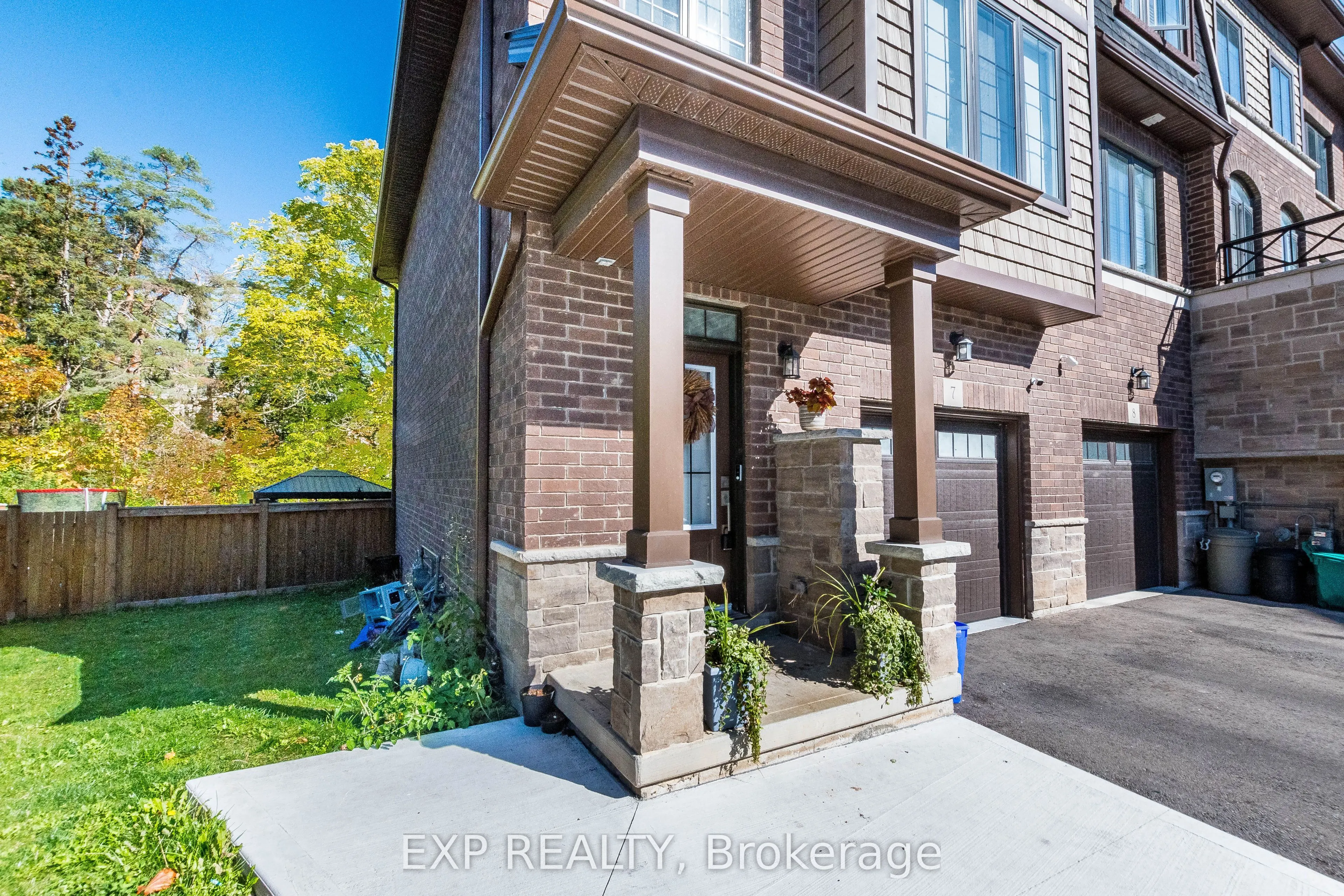 445 Ontario Street S, #7