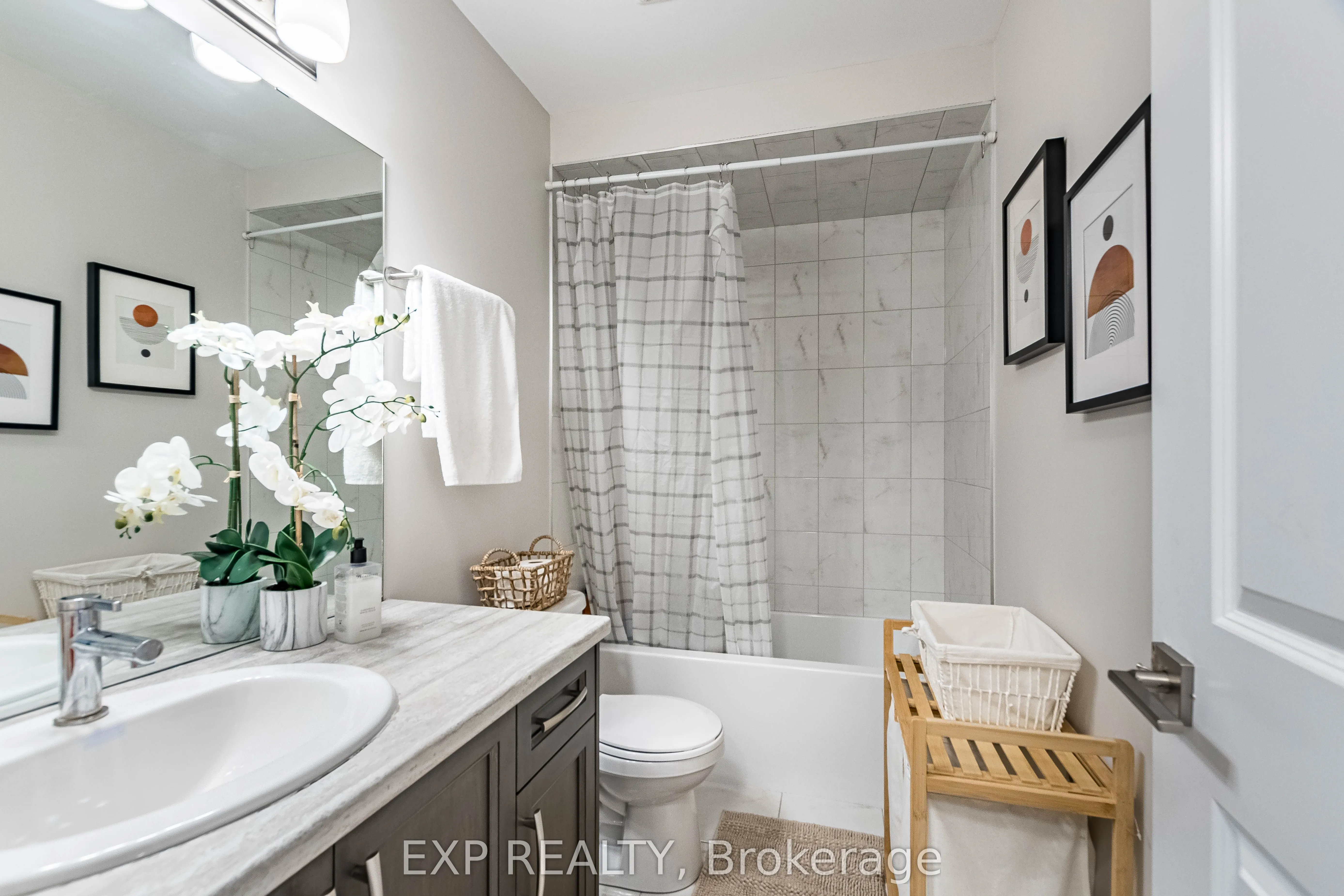 445 Ontario Street S, #7