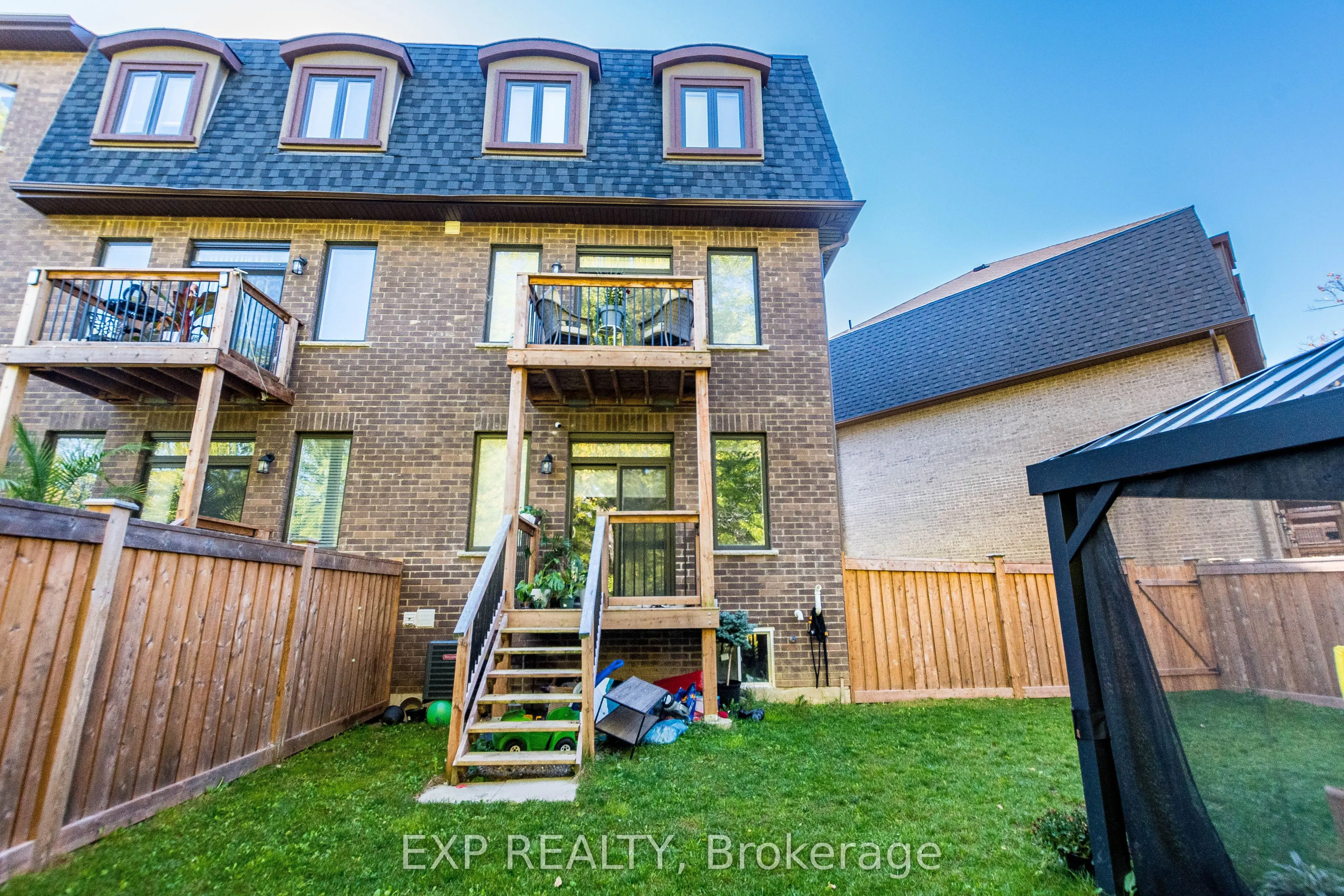 445 Ontario Street S, #7