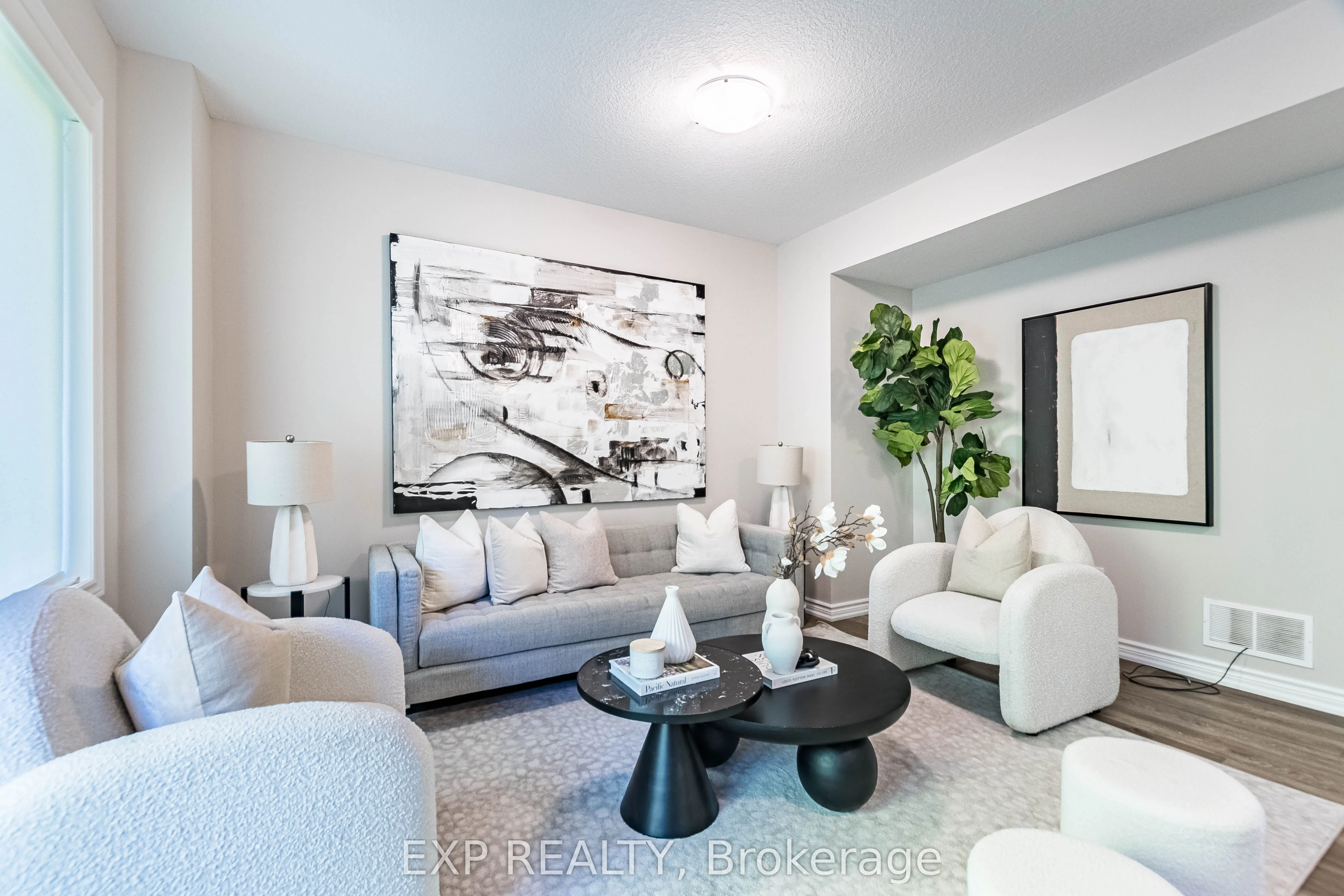 445 Ontario Street S, #7