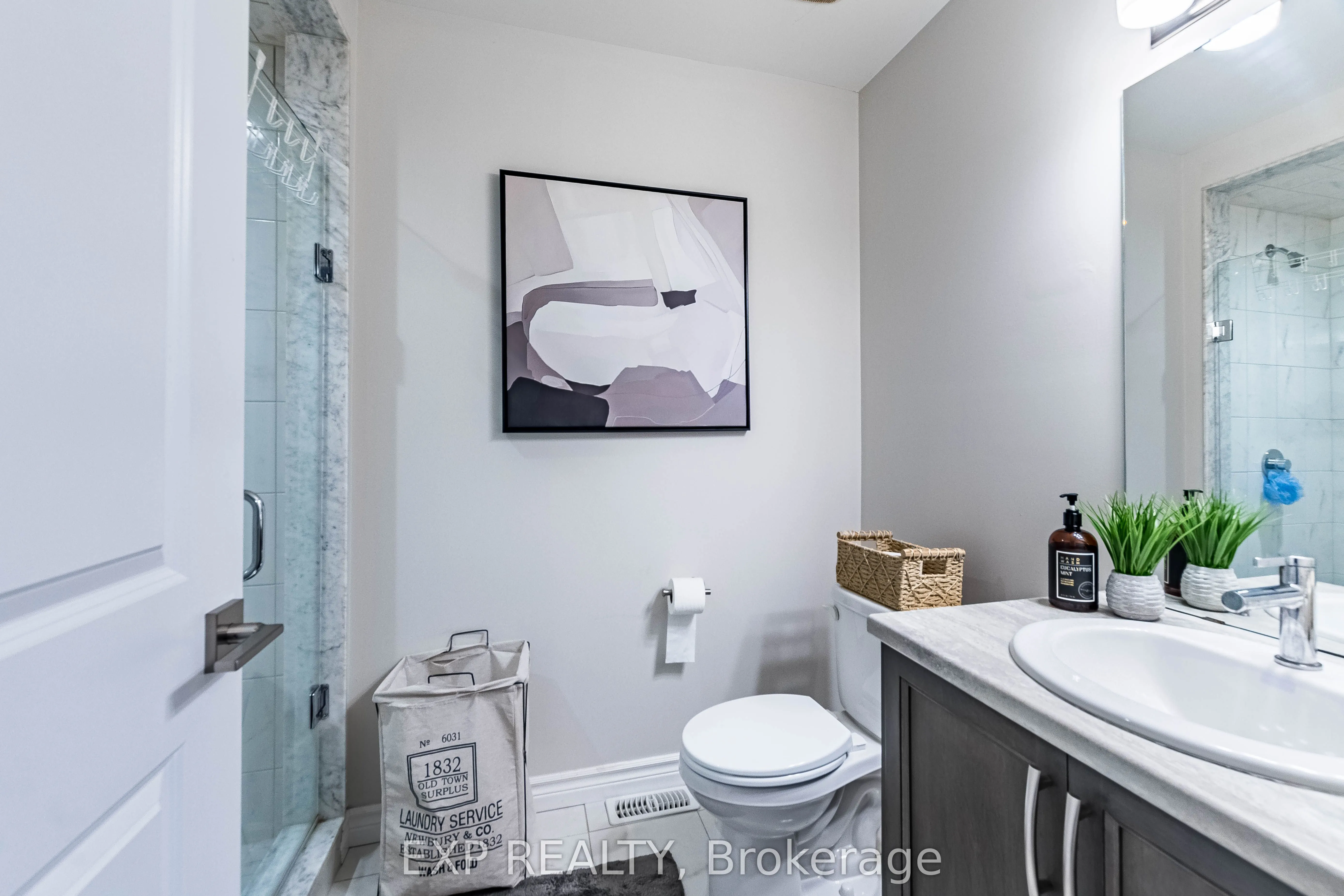 445 Ontario Street S, #7