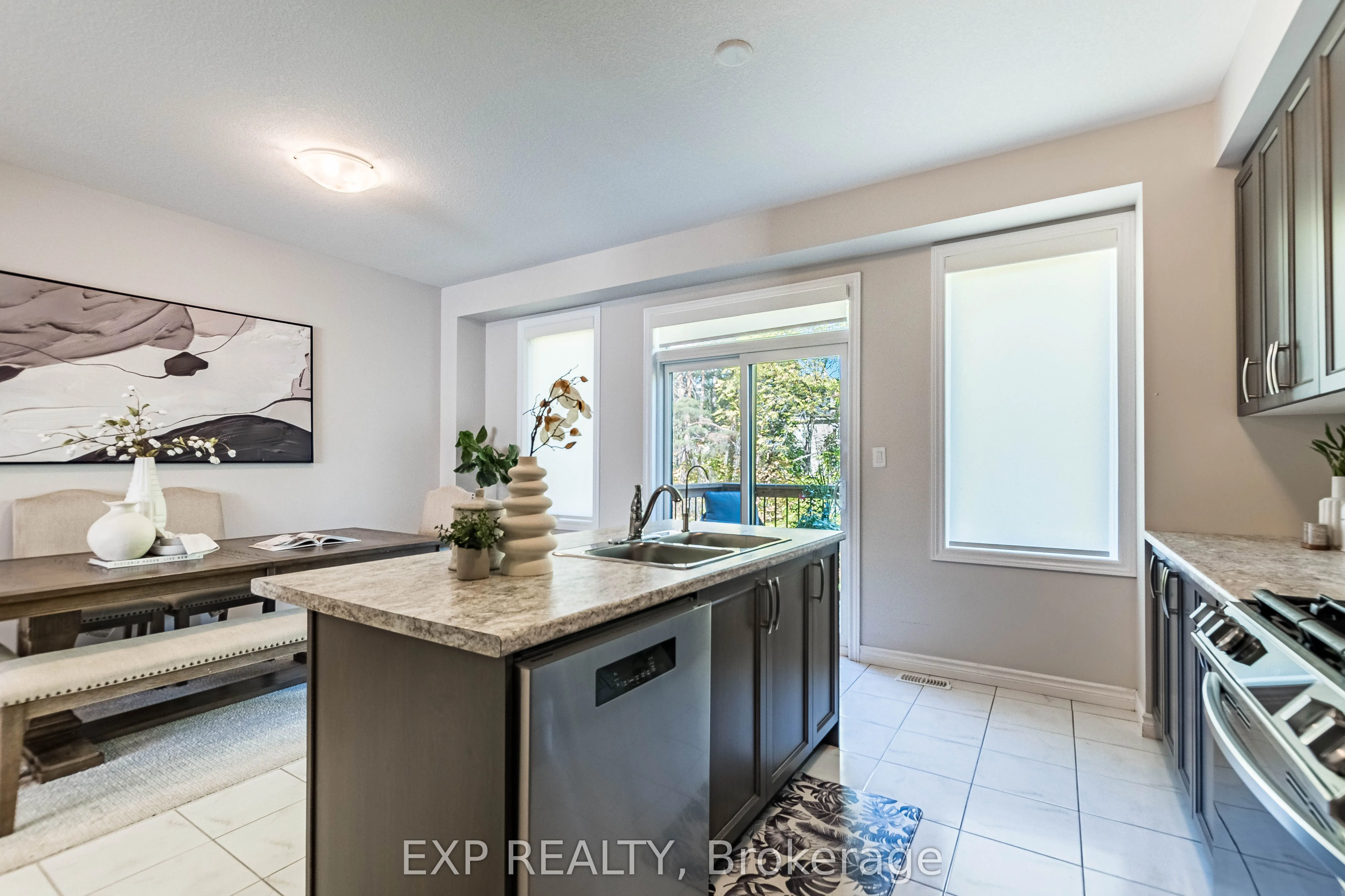 445 Ontario Street S, #7