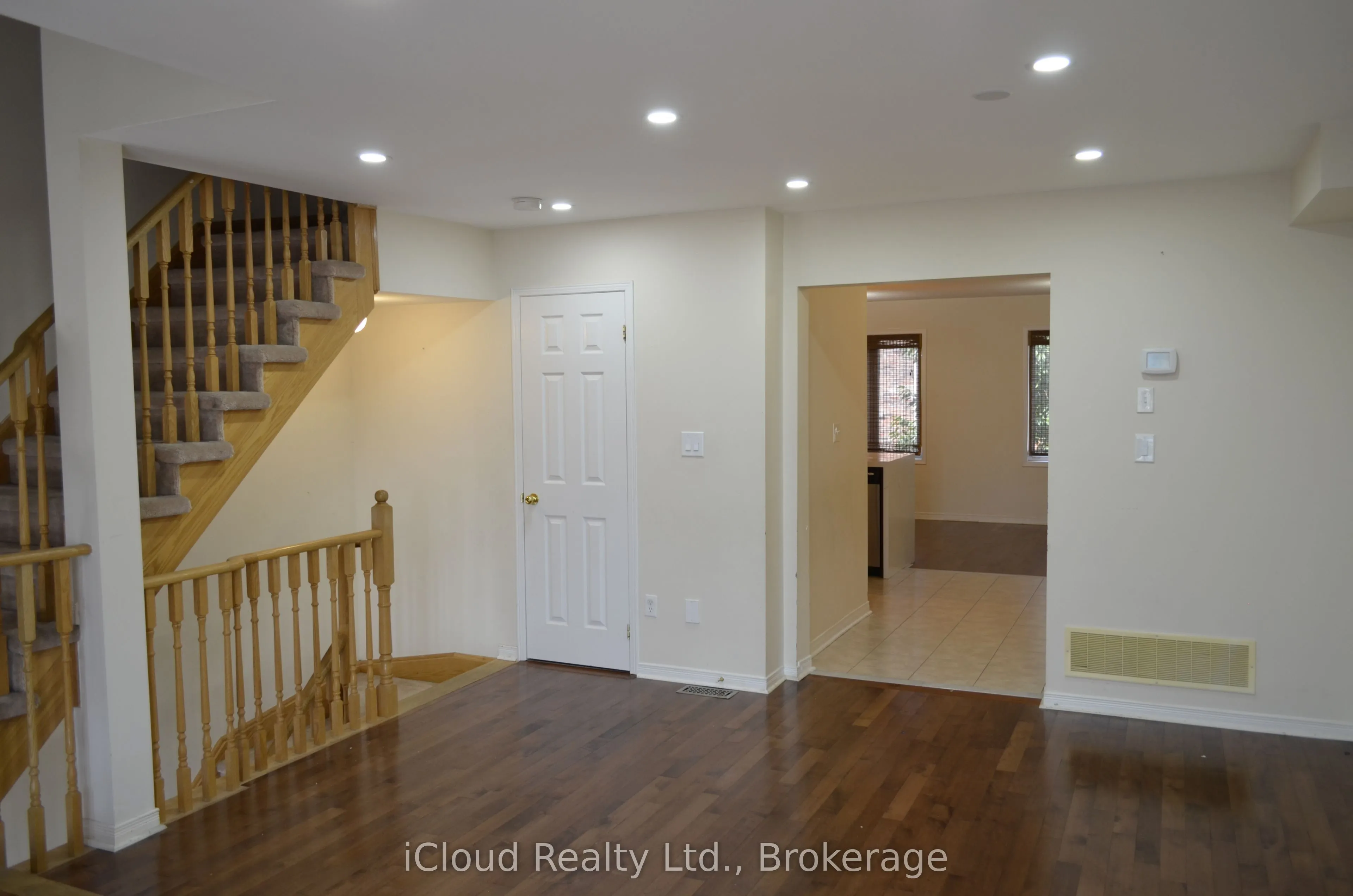 319 Aspendale Crescent, #Main/Up