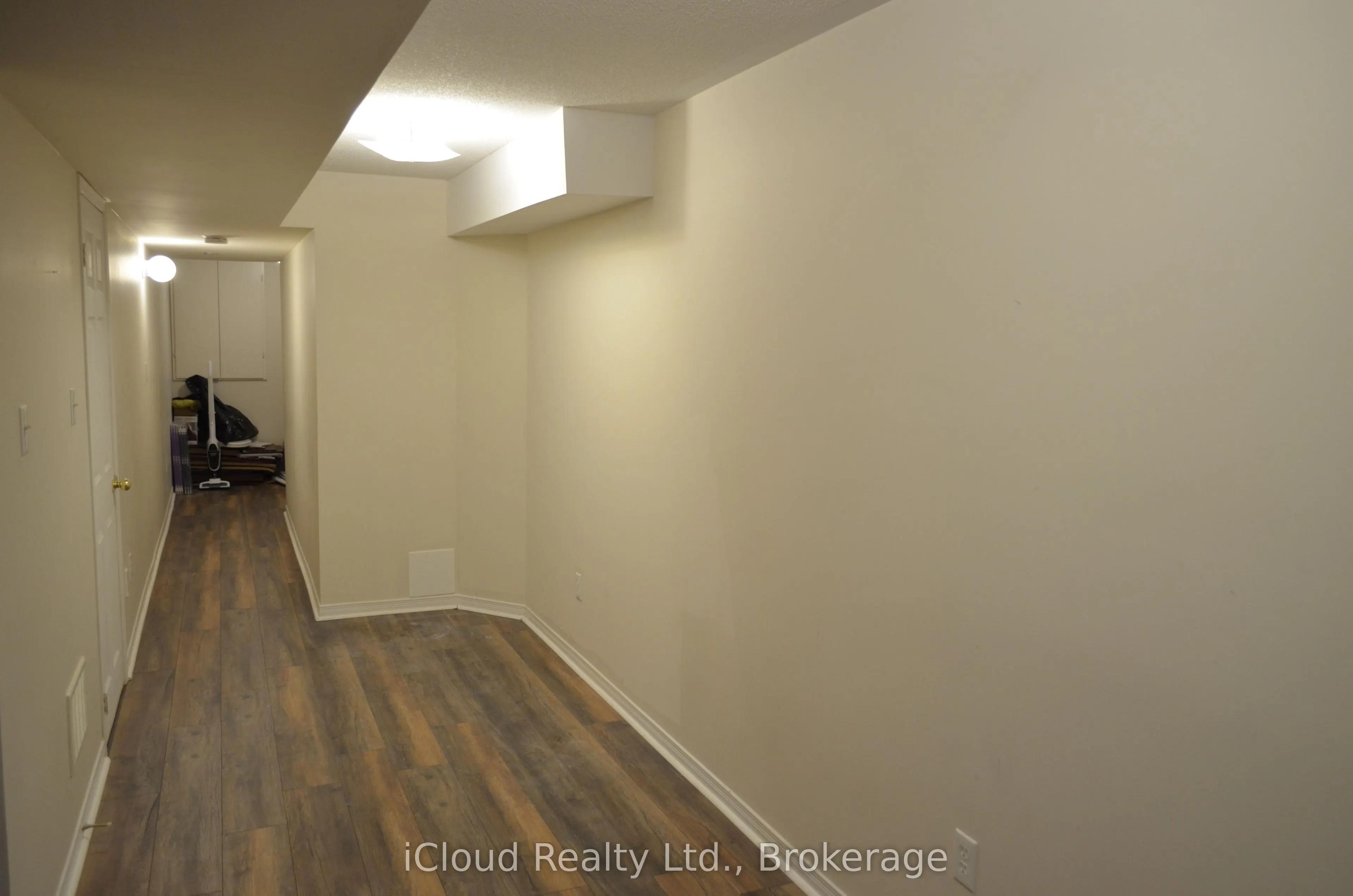 319 Aspendale Crescent, #Main/Up