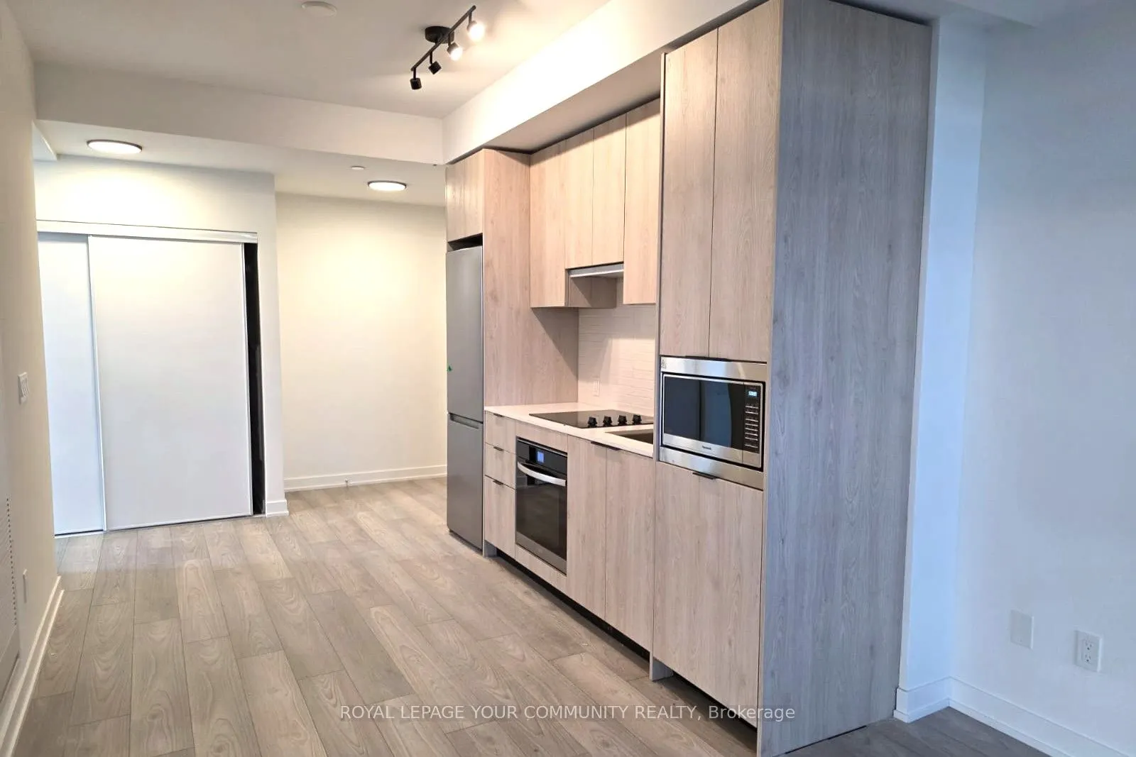 1007 The Queensway, #328