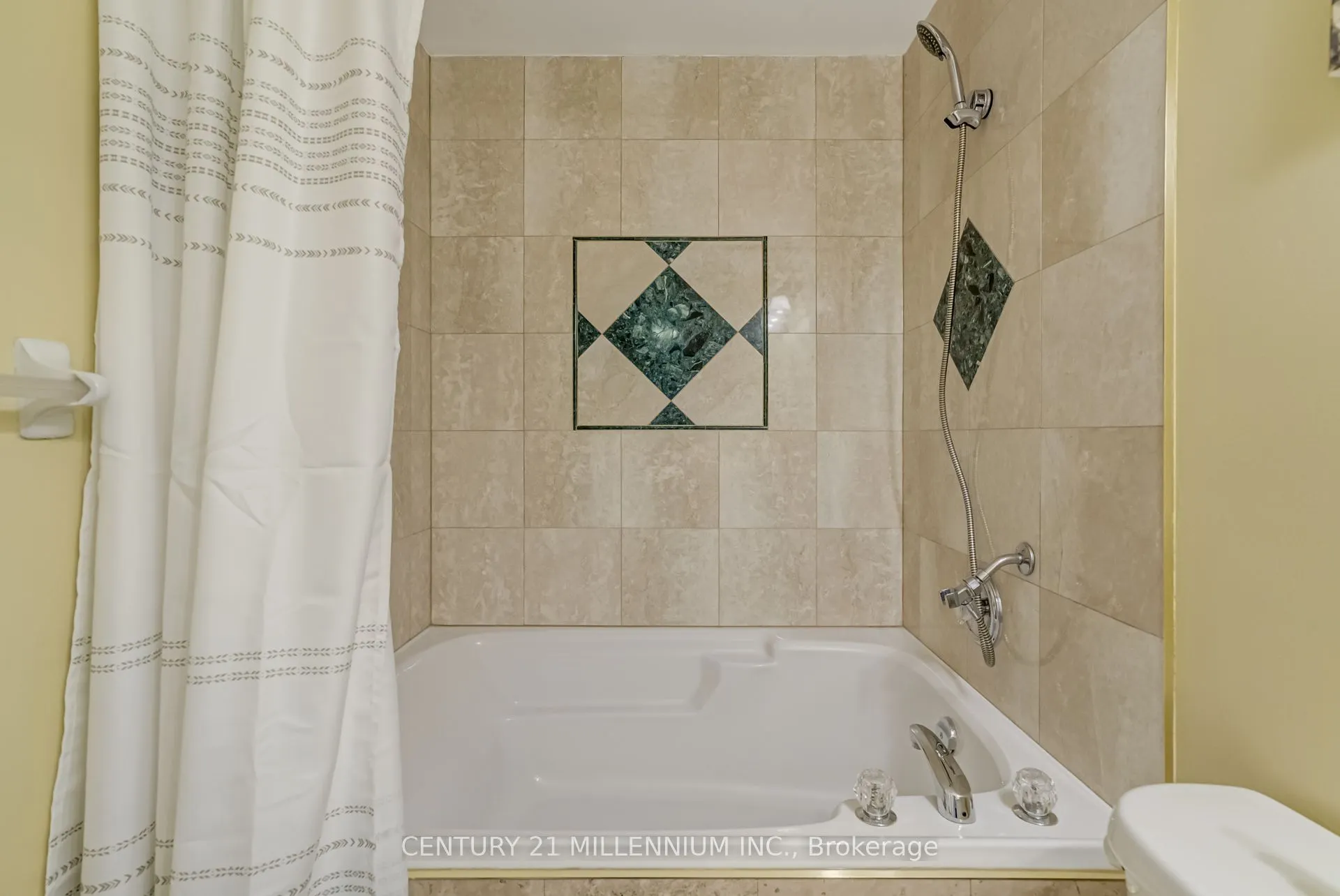 10 Greenwood Crescent