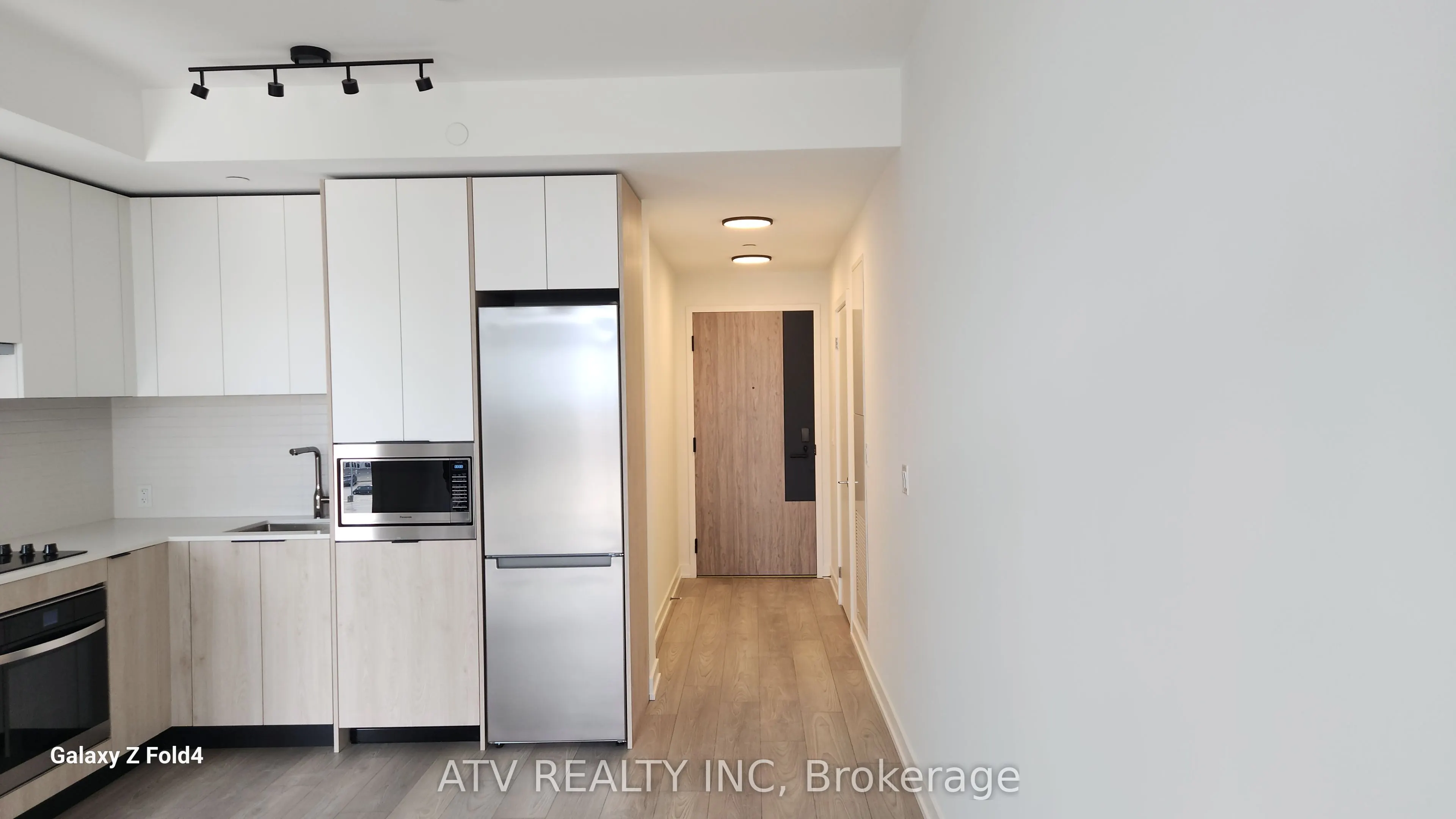 1007 The Queensway, #417