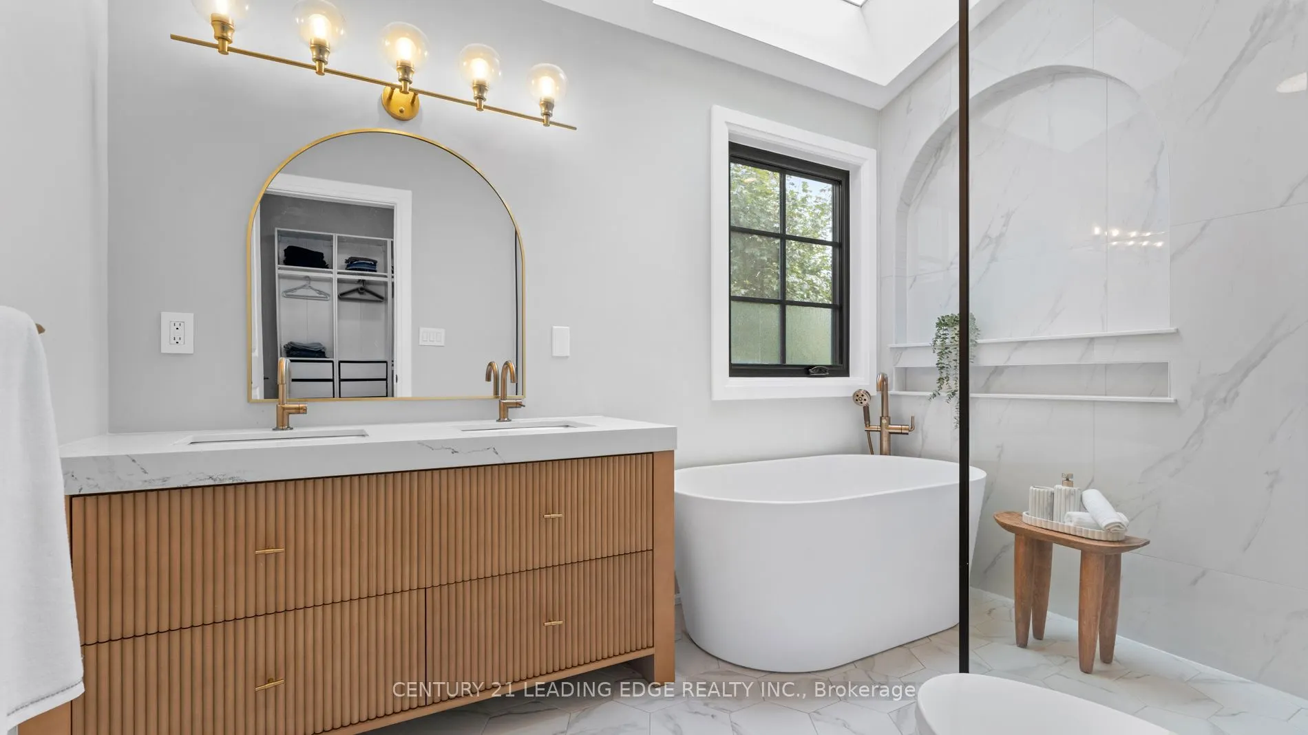 197 Glen Oak Drive N