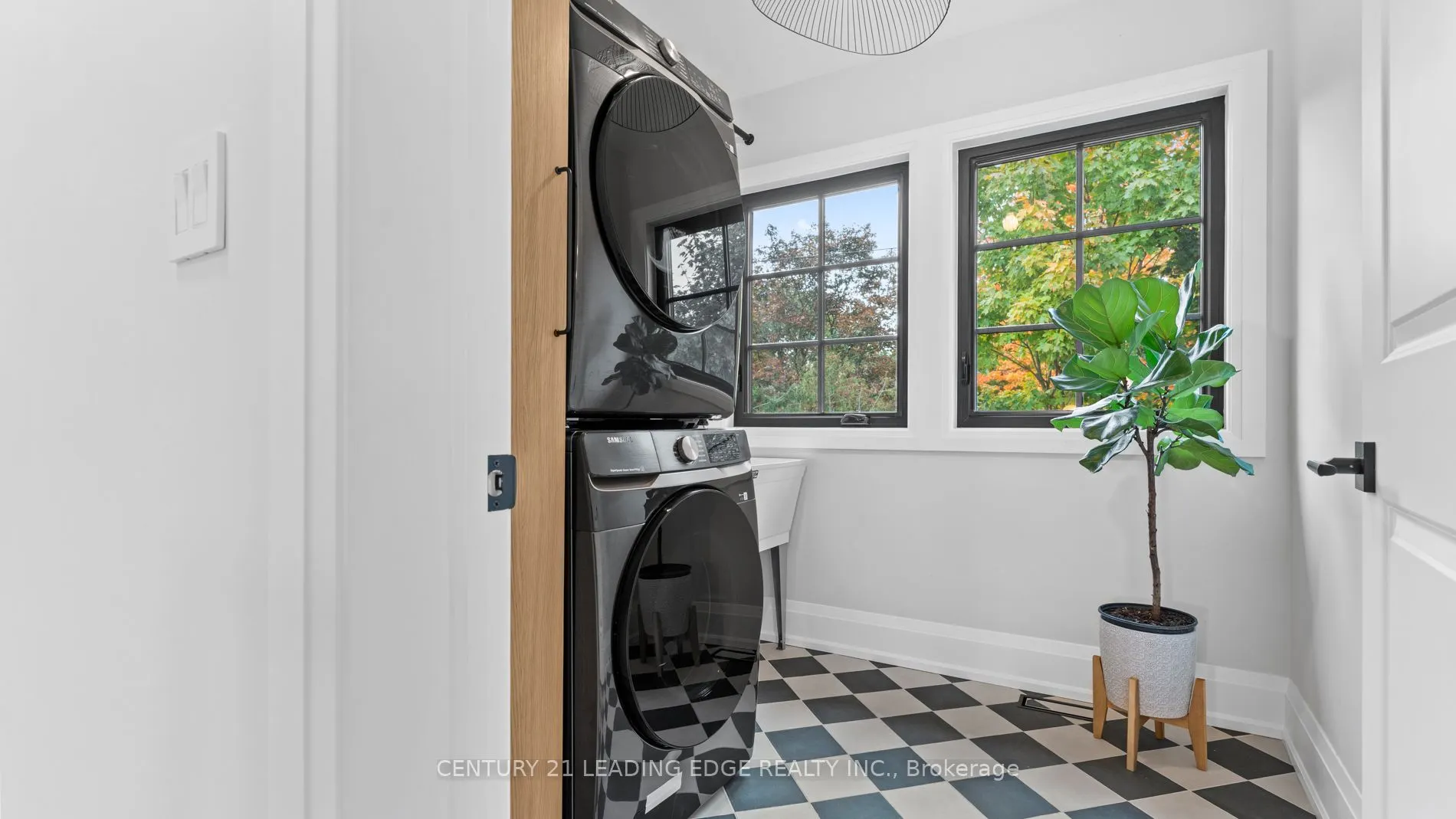 197 Glen Oak Drive N