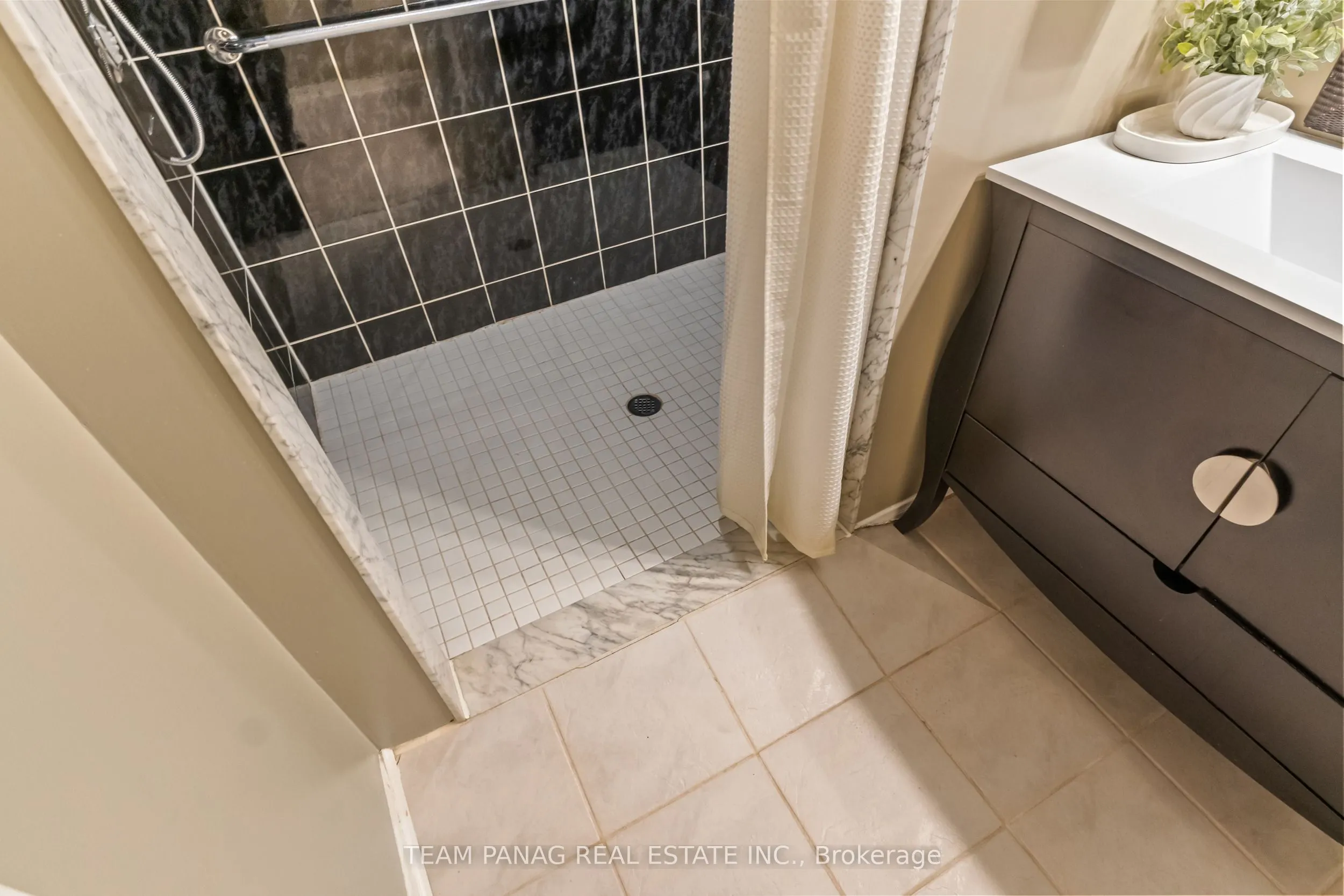 28 Charleswood Circle