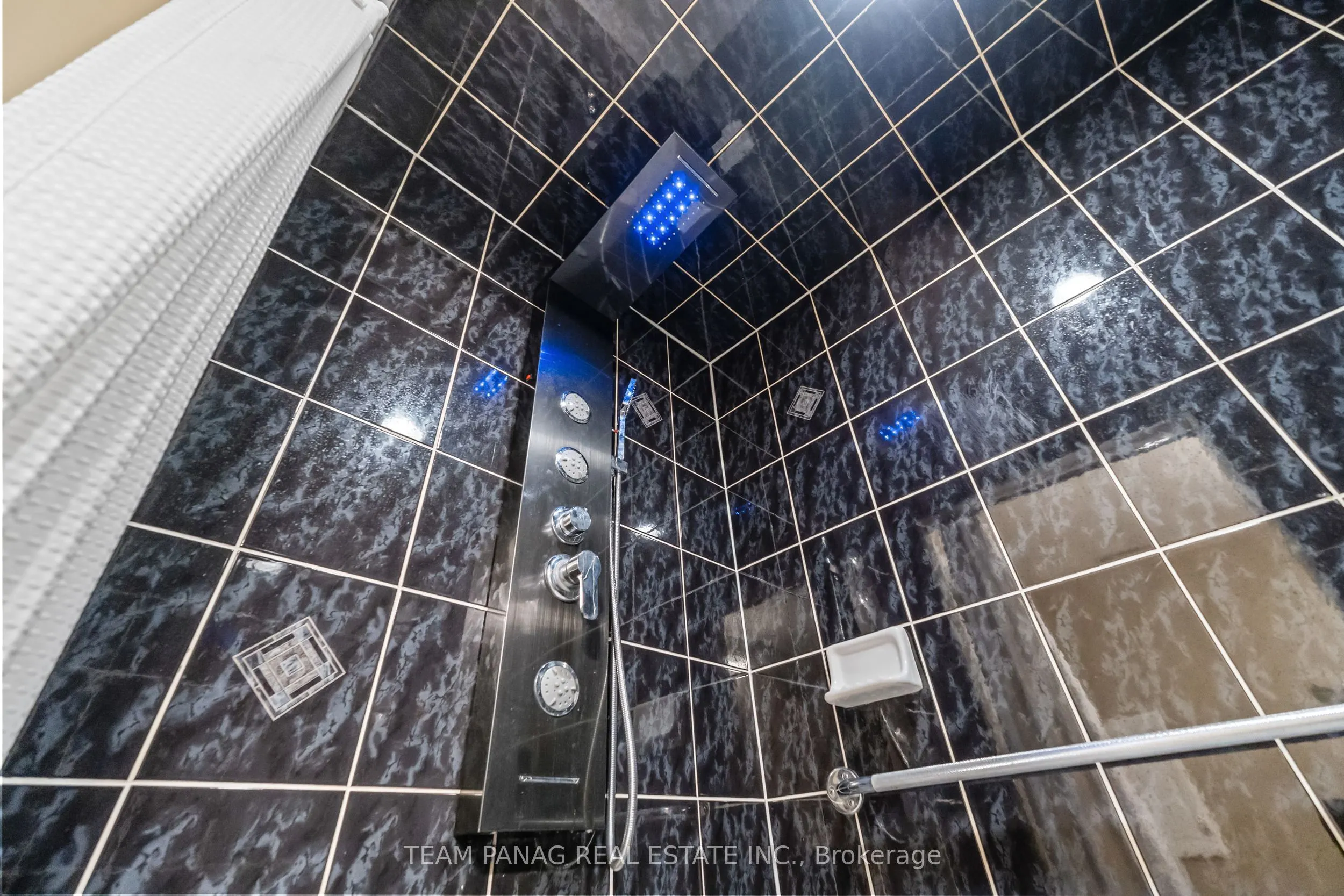 28 Charleswood Circle