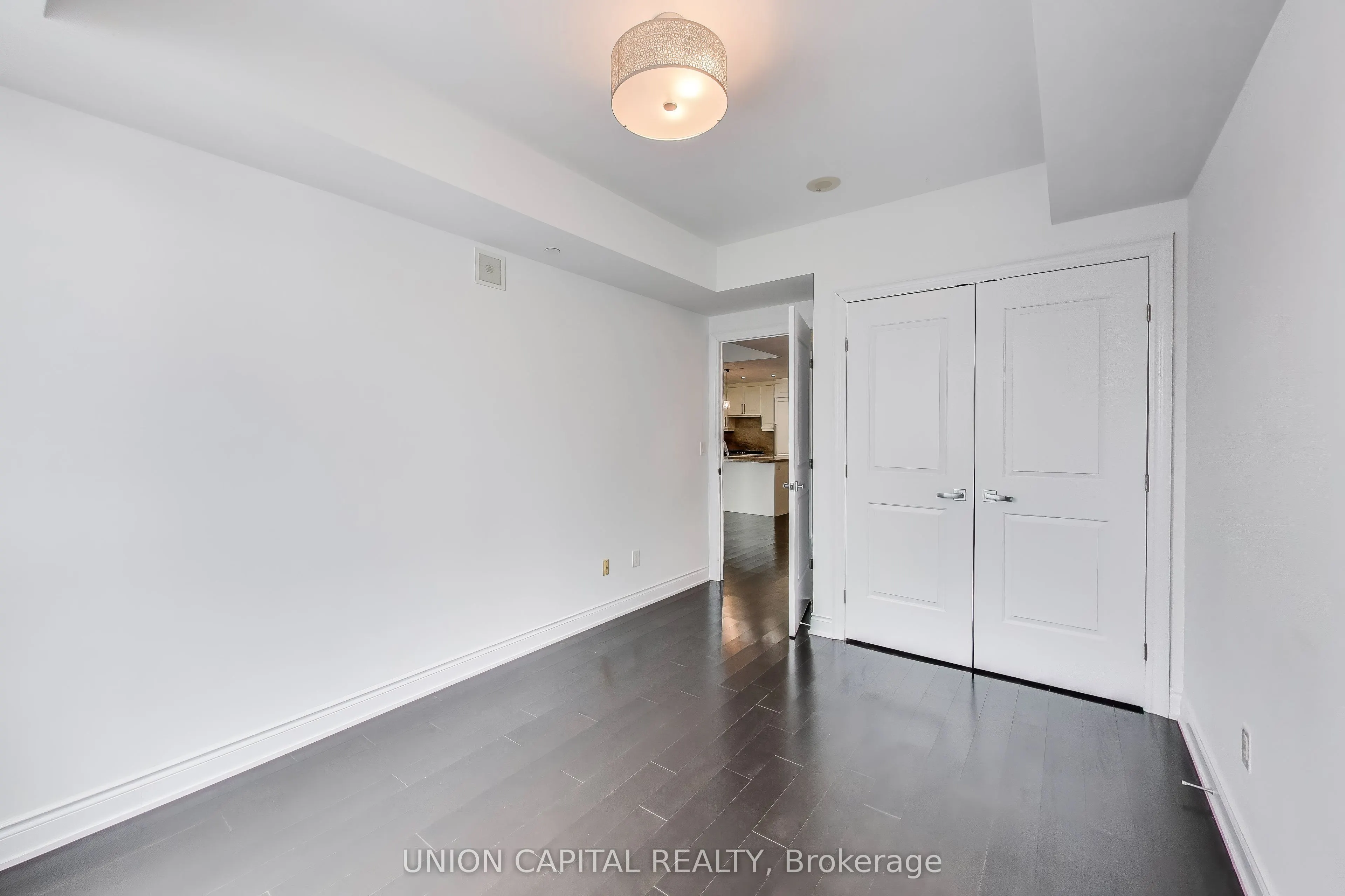 3500 Lakeshore Road W, #525