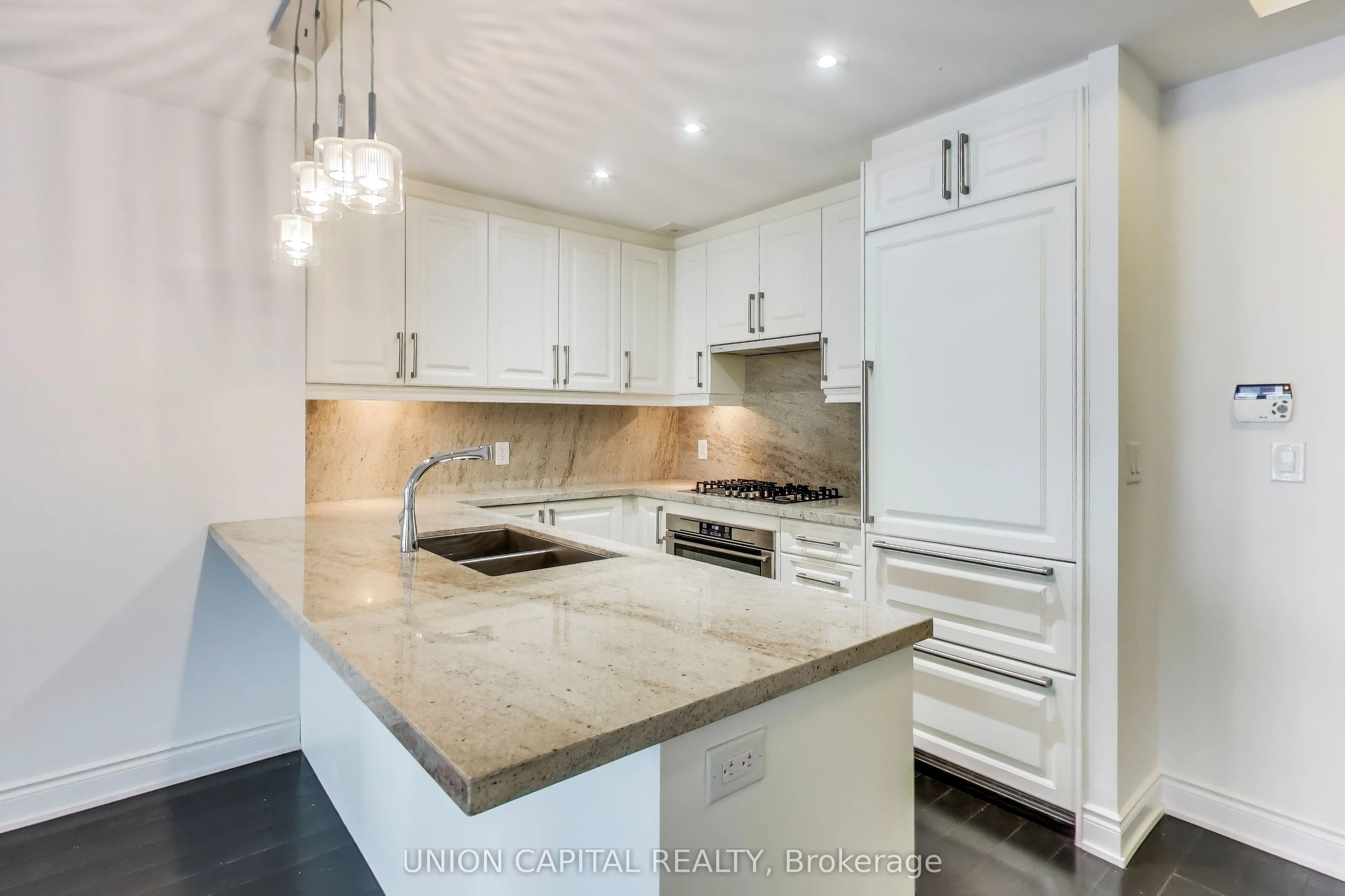 3500 Lakeshore Road W, #525