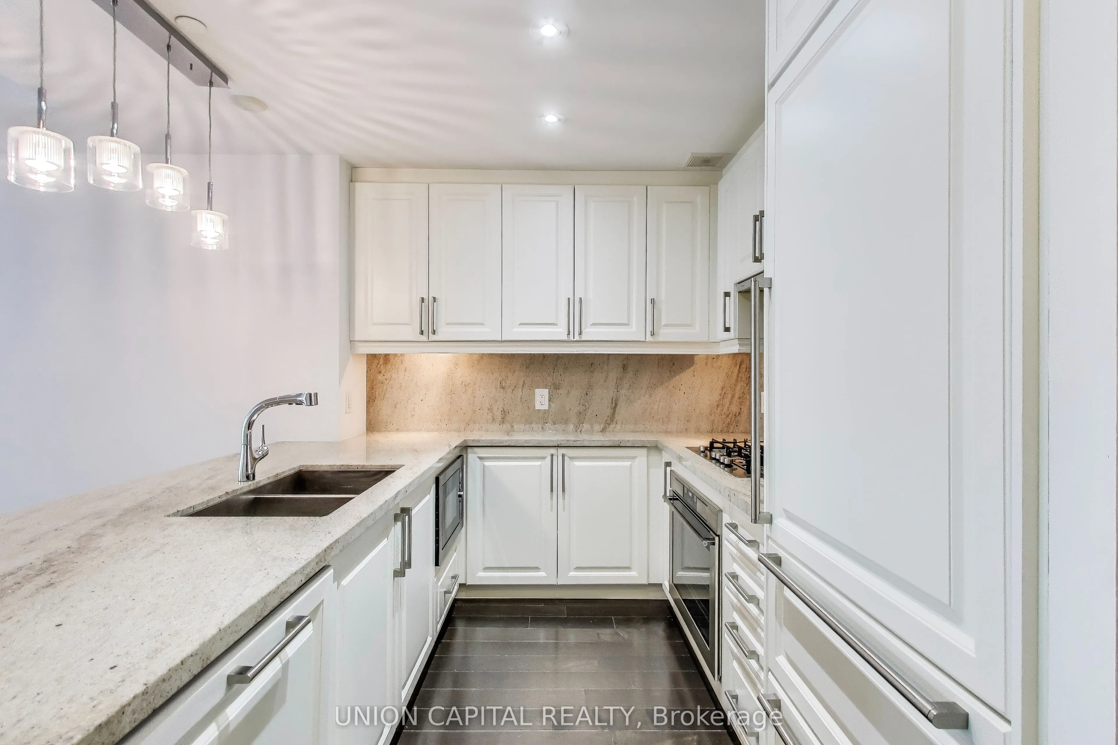 3500 Lakeshore Road W, #525