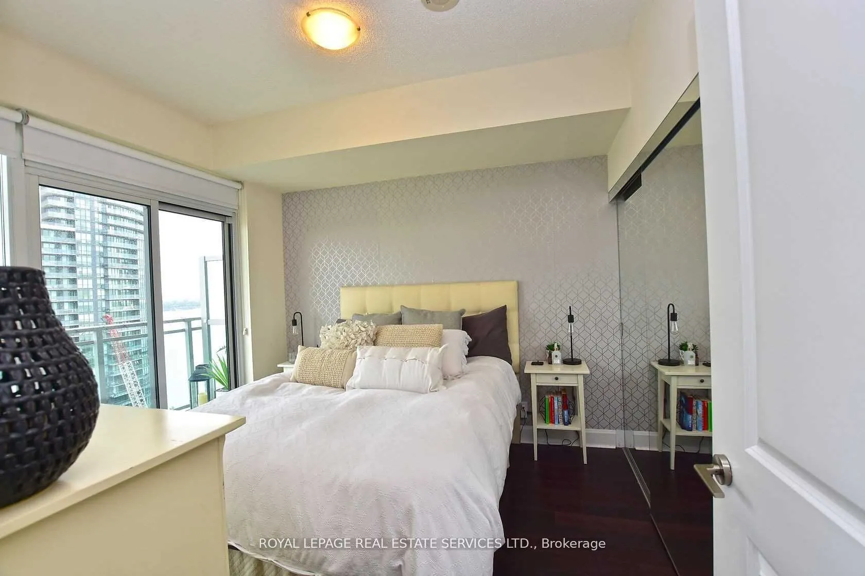 33 Shore Breeze Drive, #2506