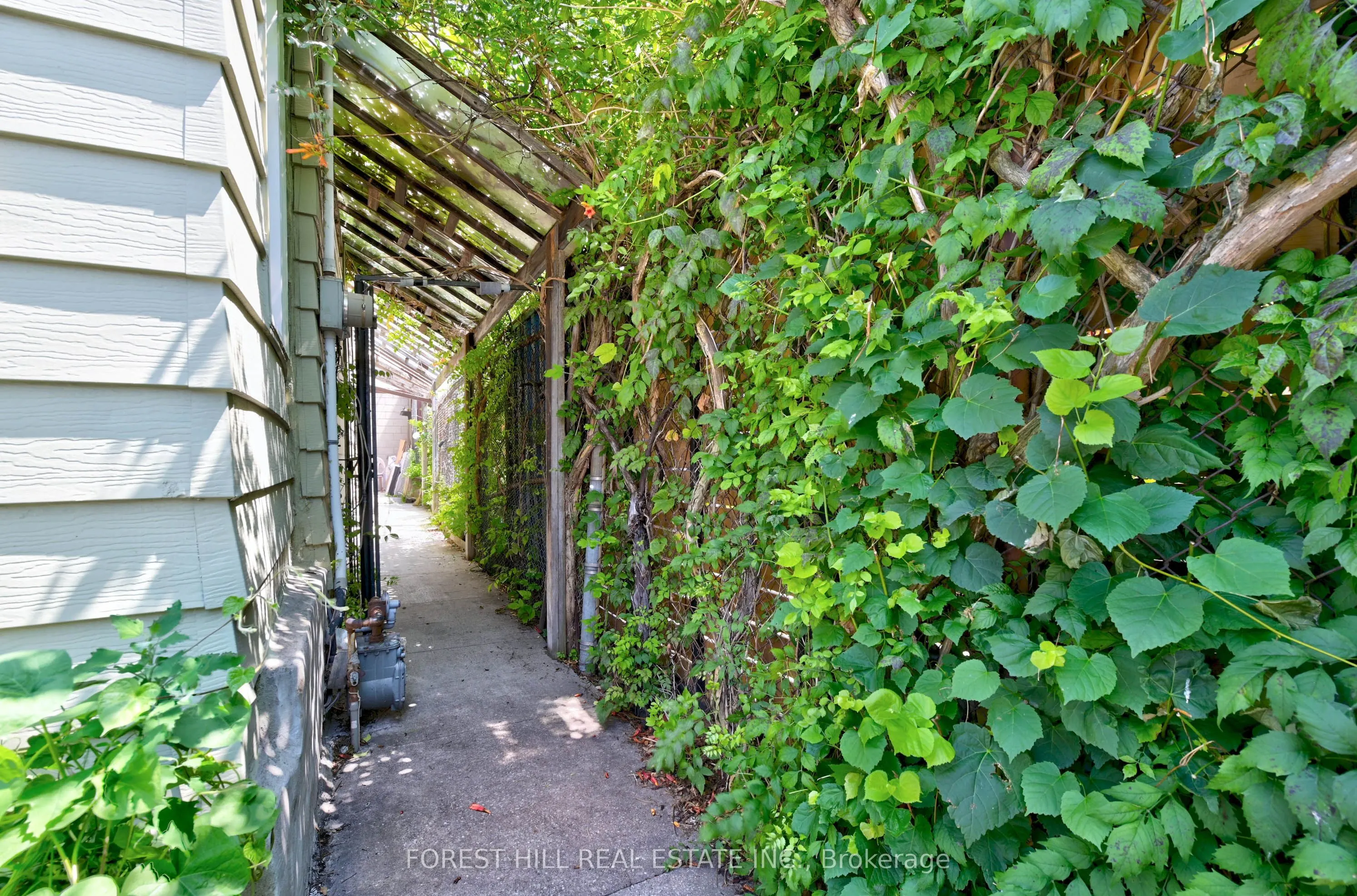 325 Westmoreland Avenue N