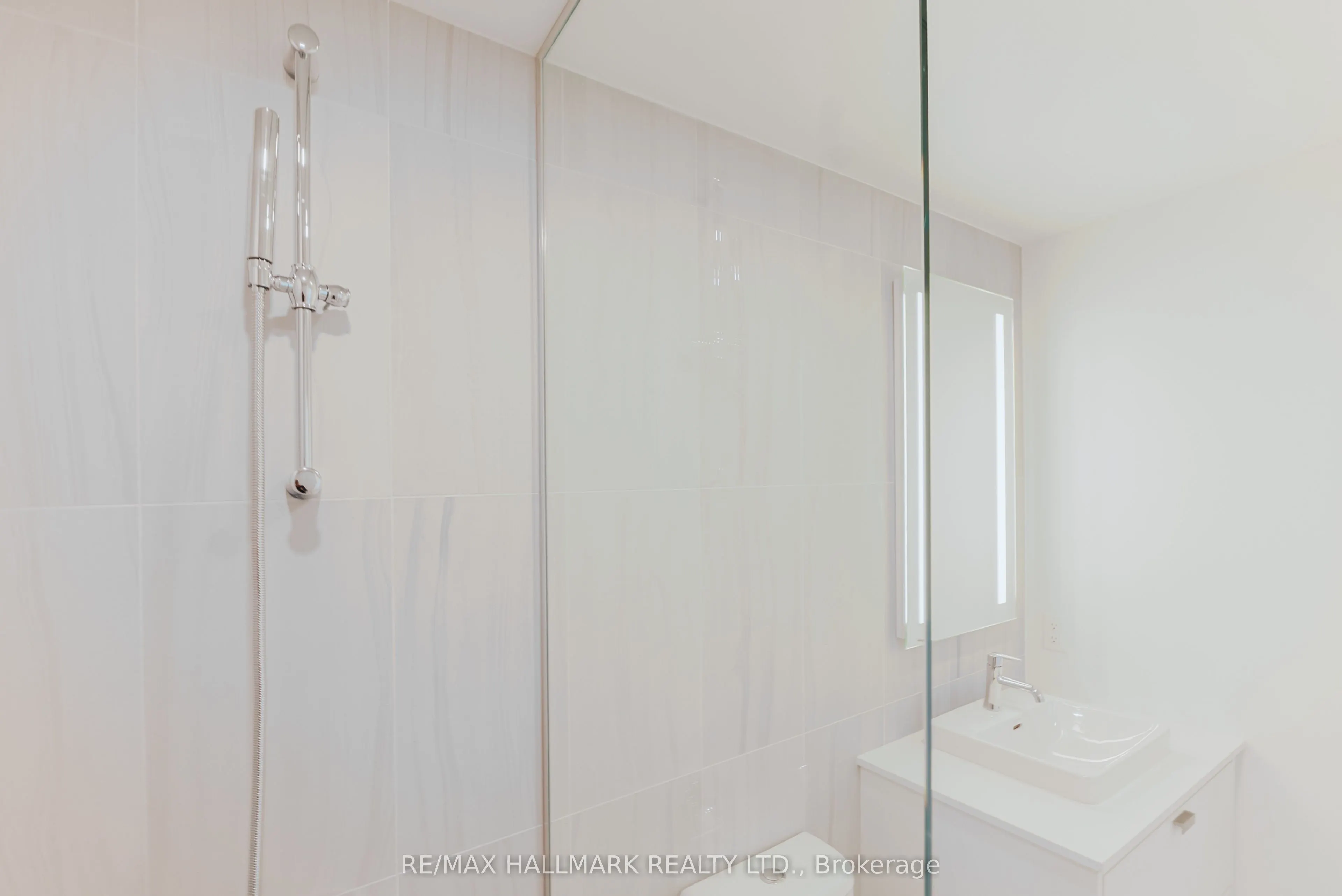 259 THE KINGSWAY, #427