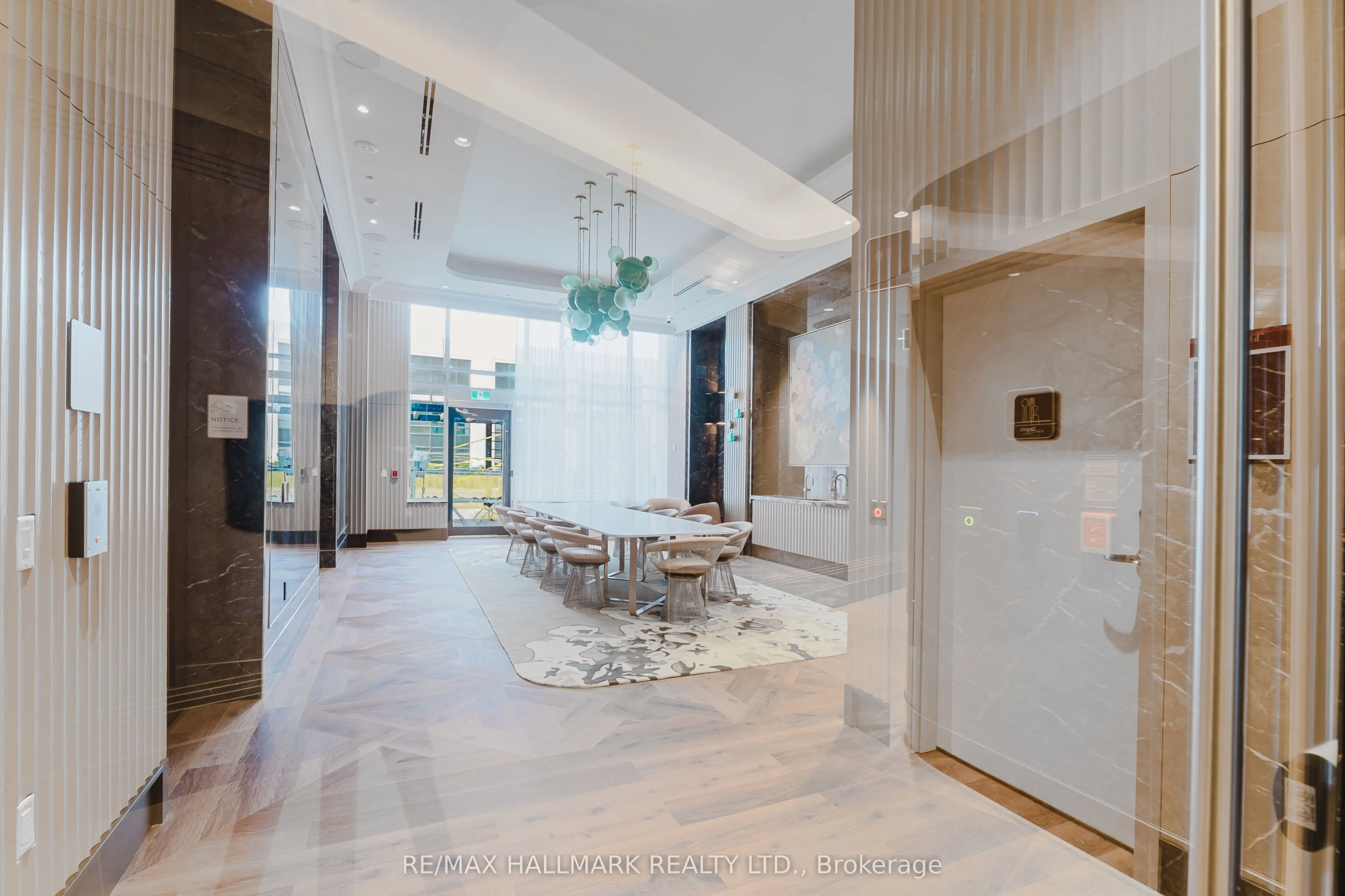 259 THE KINGSWAY, #427