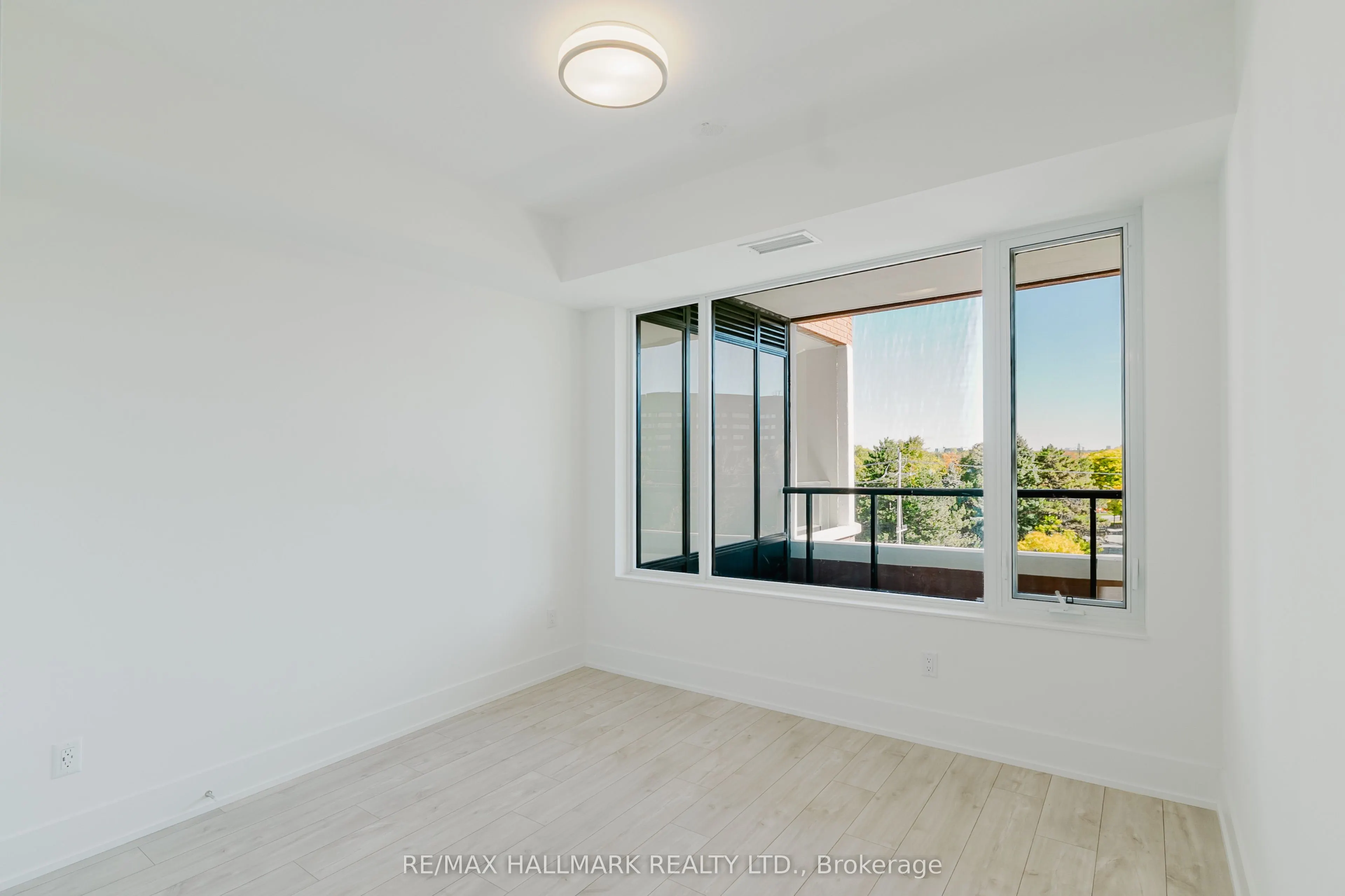 259 THE KINGSWAY, #427