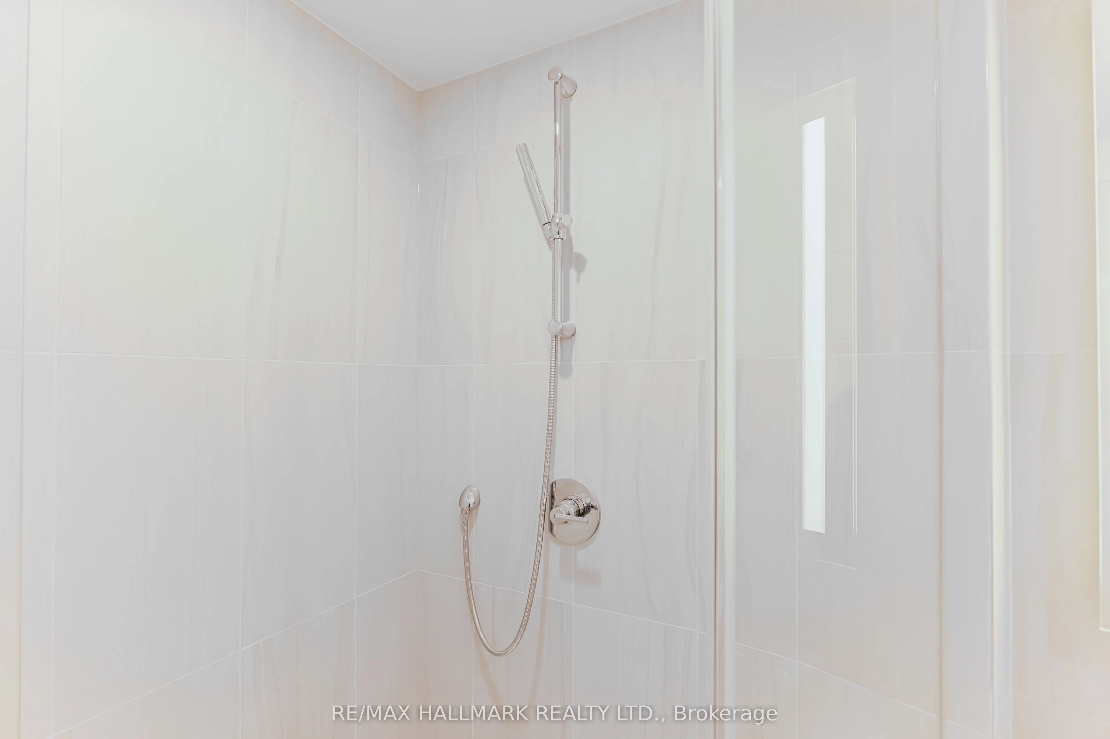 259 THE KINGSWAY, #427