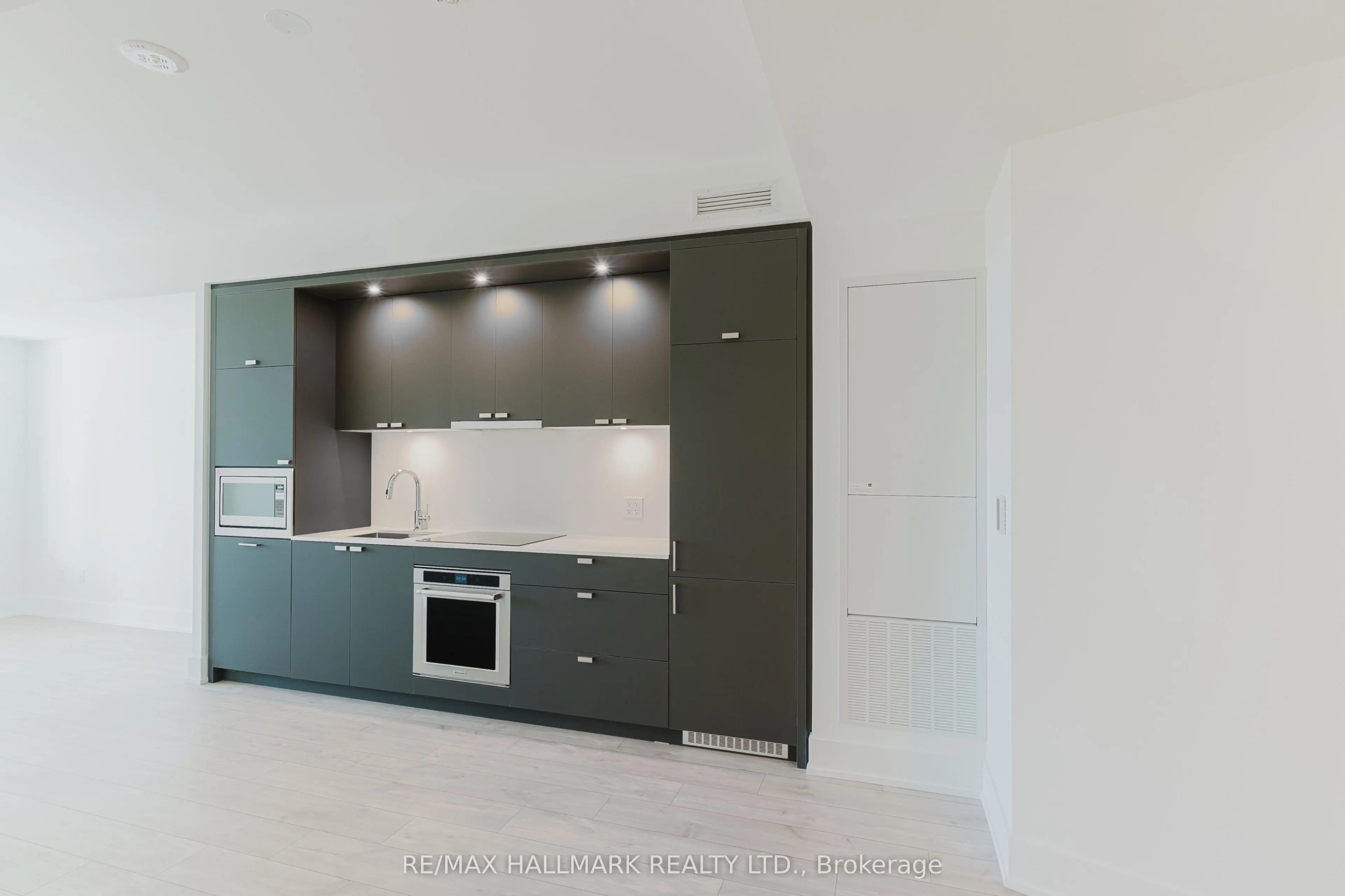 259 THE KINGSWAY, #427