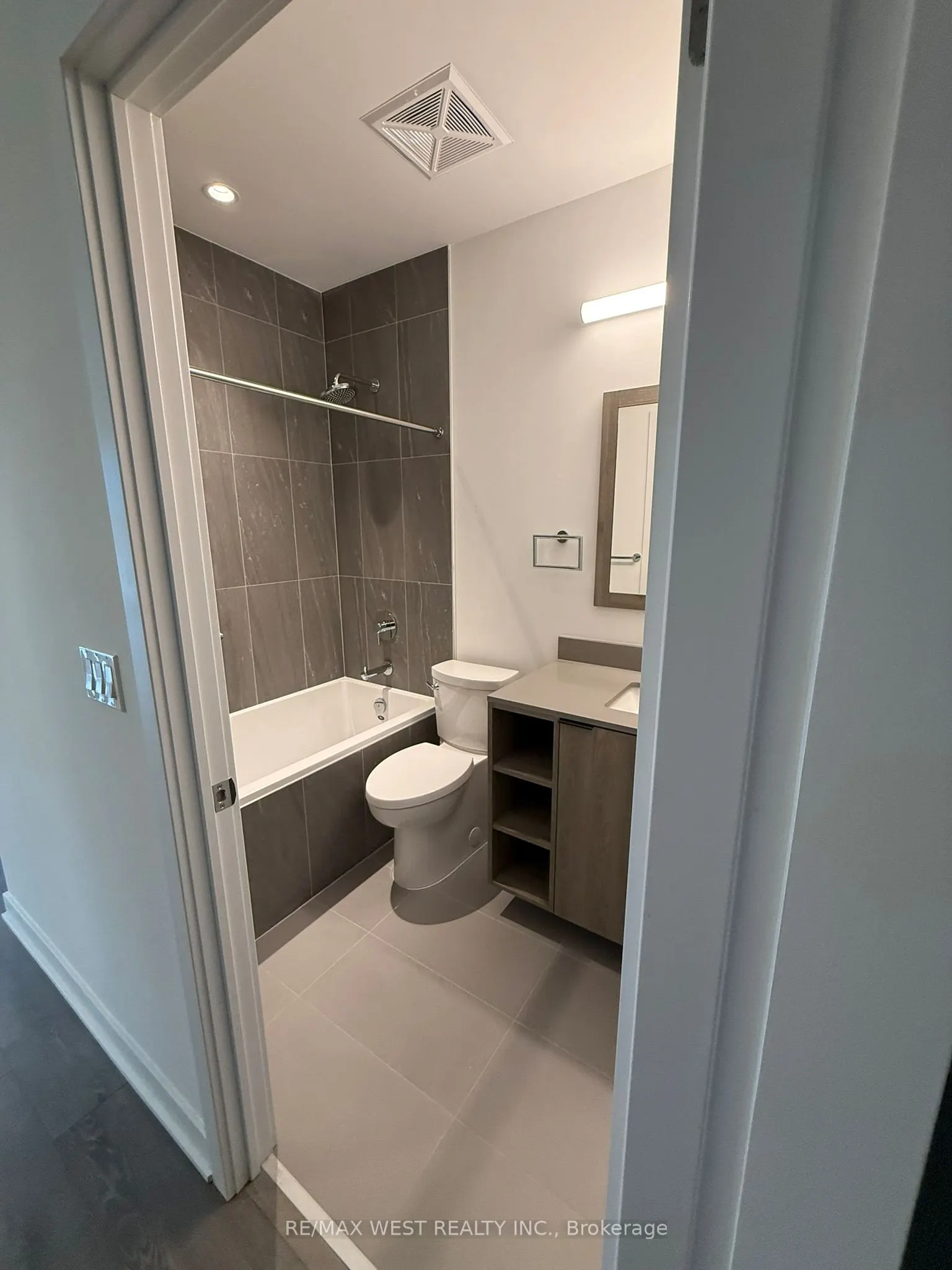 1007 The Queensway, #228