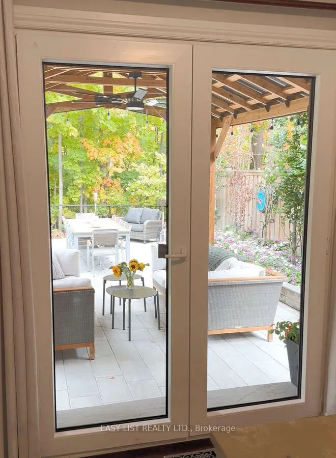 1257 McCraney Street E