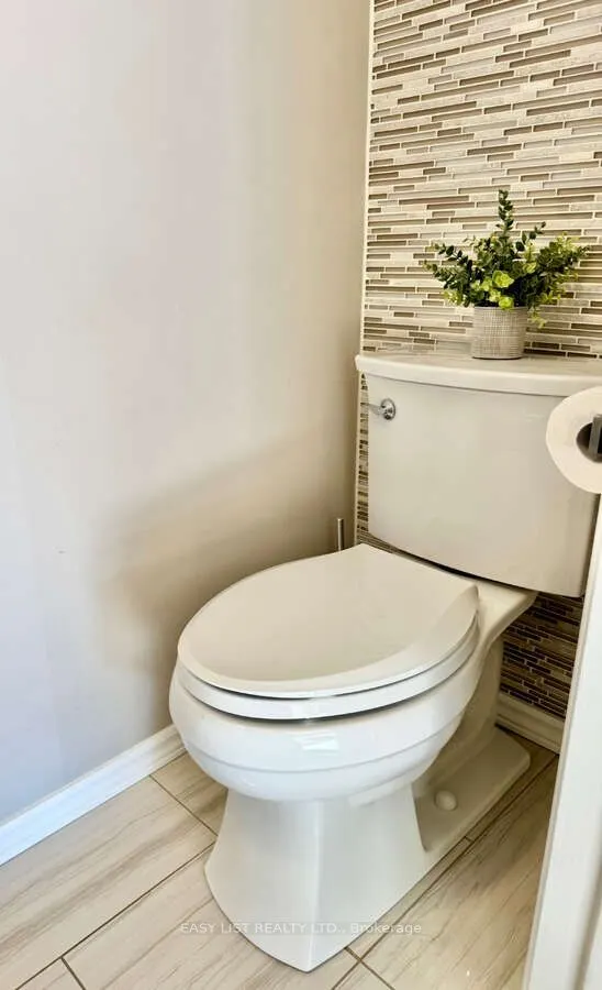 1257 McCraney Street E