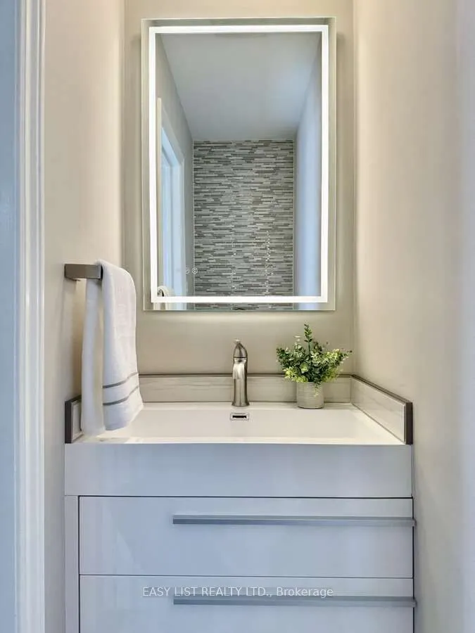 1257 McCraney Street E