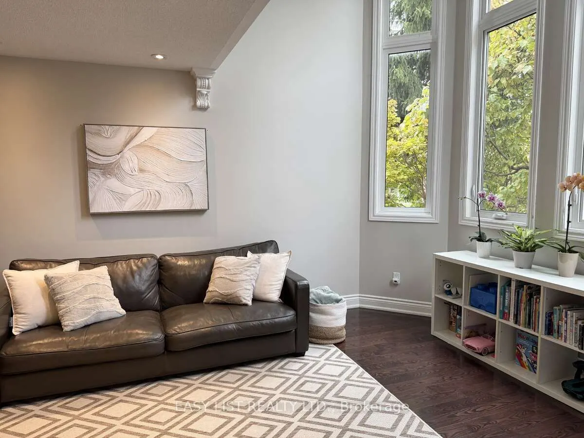 1257 McCraney Street E