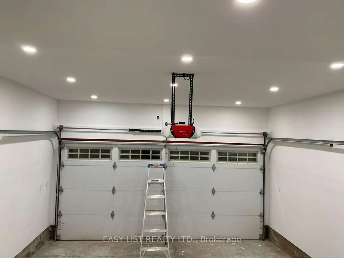 1257 McCraney Street E