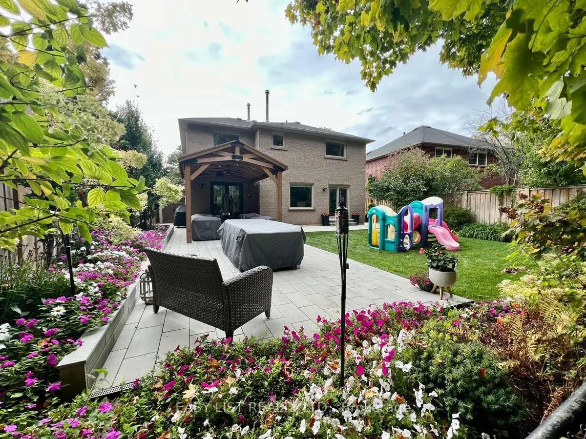 1257 McCraney Street E