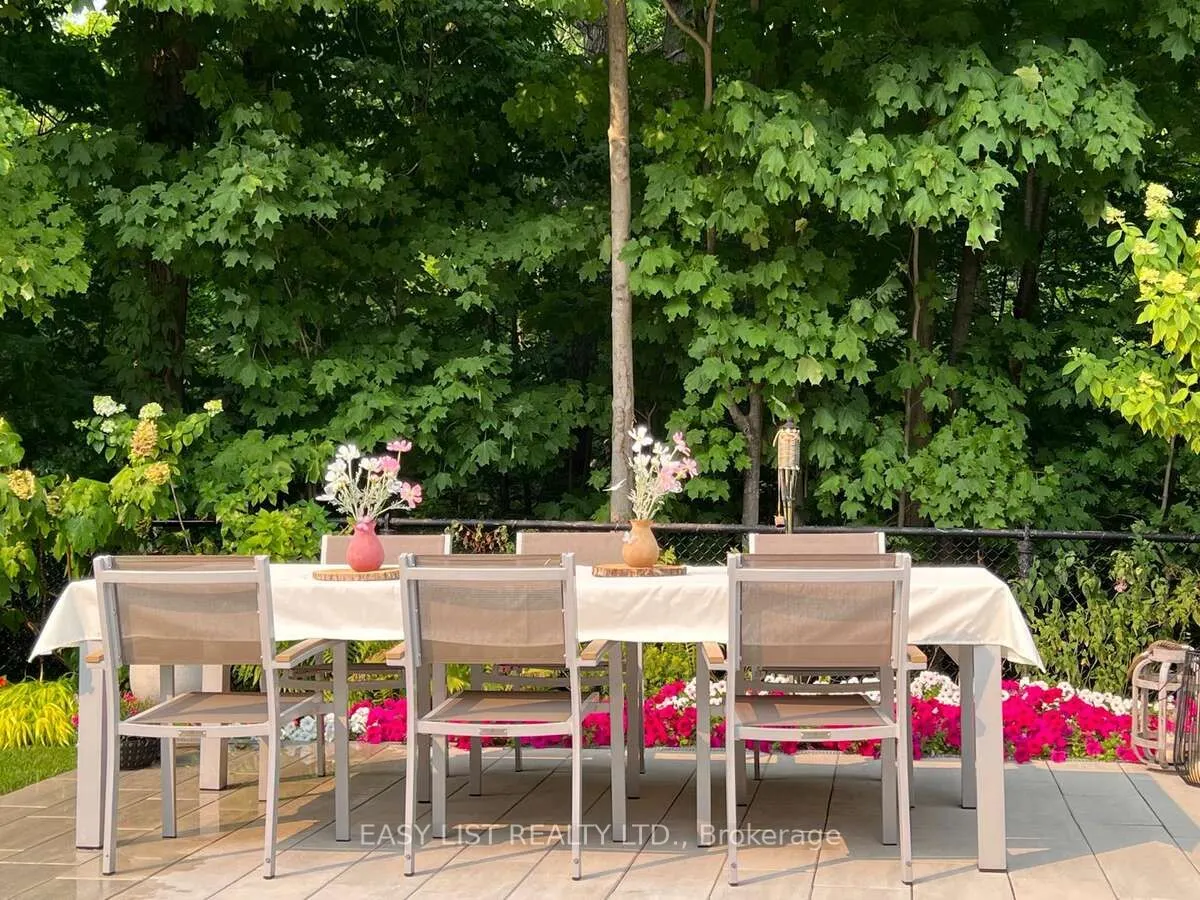 1257 McCraney Street E