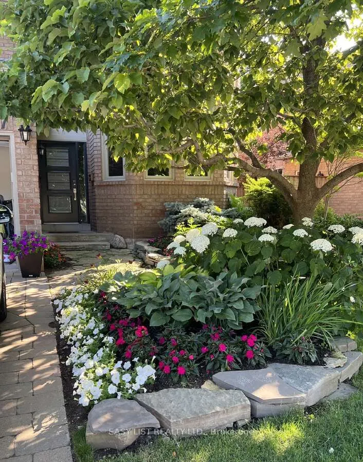 1257 McCraney Street E