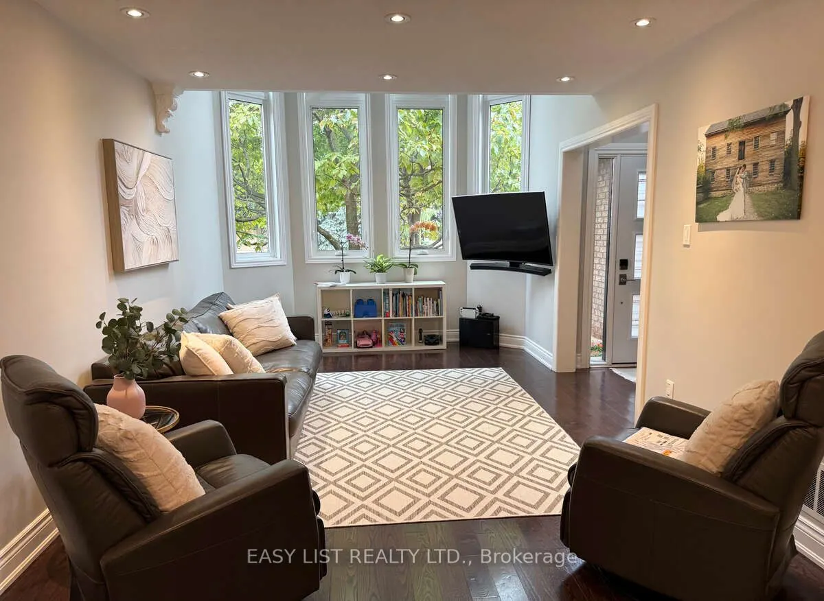 1257 McCraney Street E